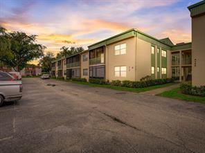 2nd floor unit. 2 bedrooms and 1 bathroom with tile floors. Washer and dryer in unit. *** easy to show*** clean and spacious ,excellent school district, close to shopping, and close to main expressways,long screened balcony for enjoying the fresh air! No age restriction for renting
Driving Directions: