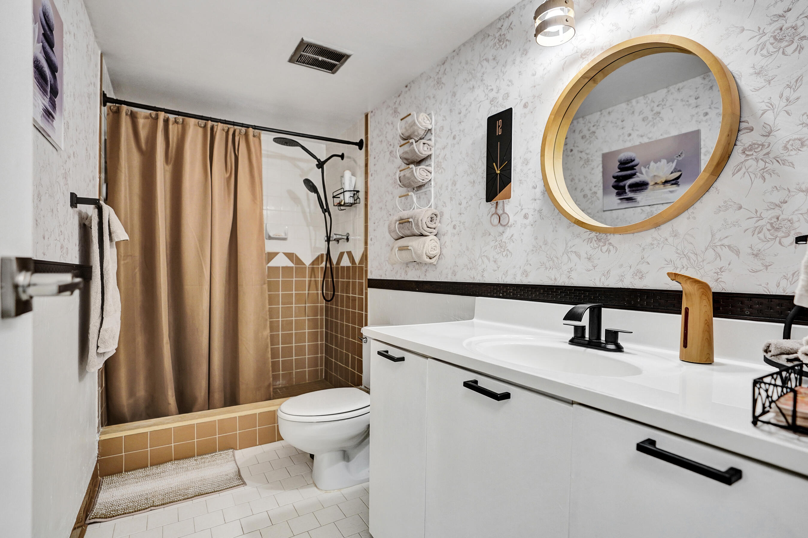 BARCLAY CONDO - Residential