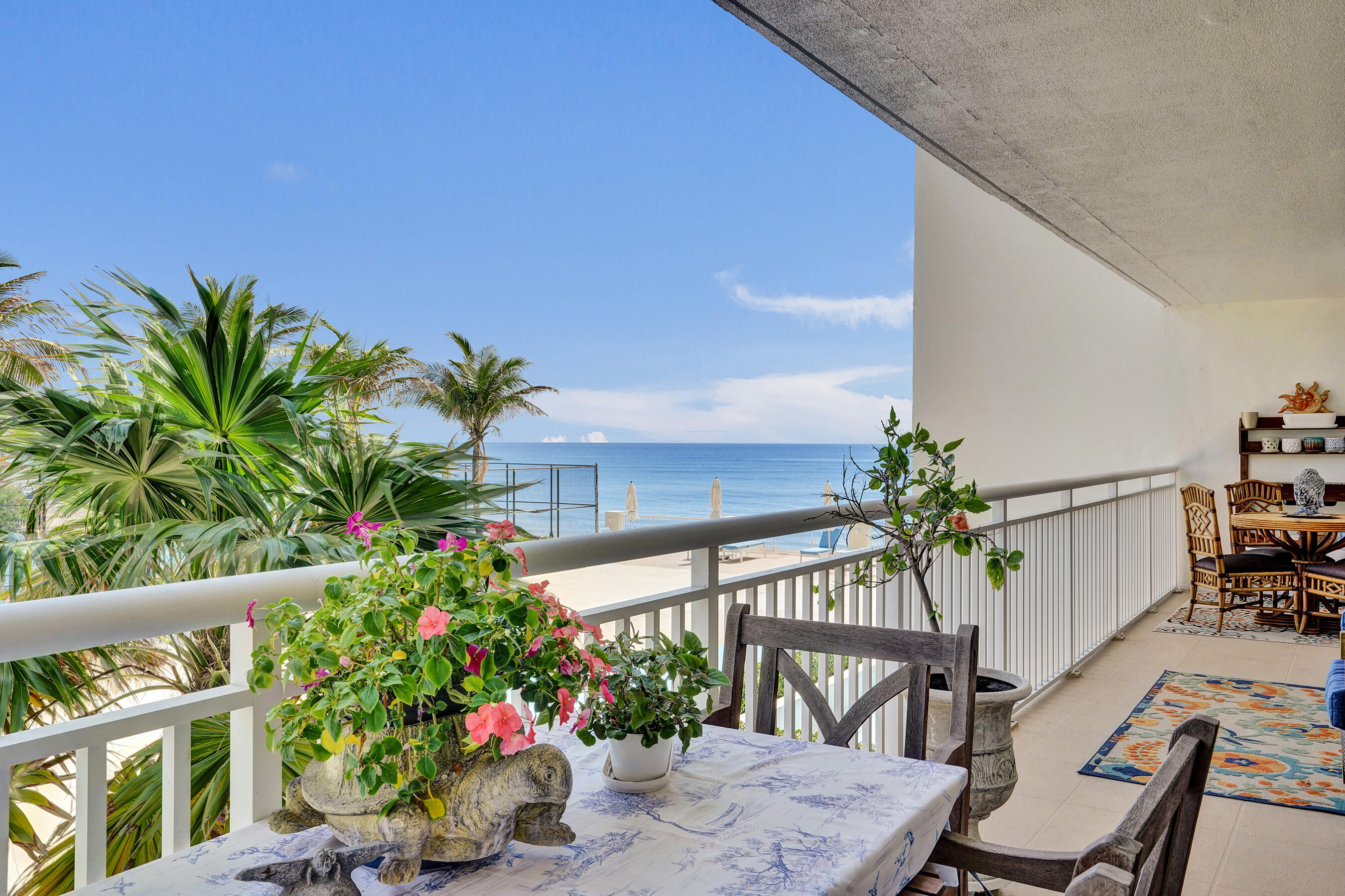 BARCLAY CONDO - Residential