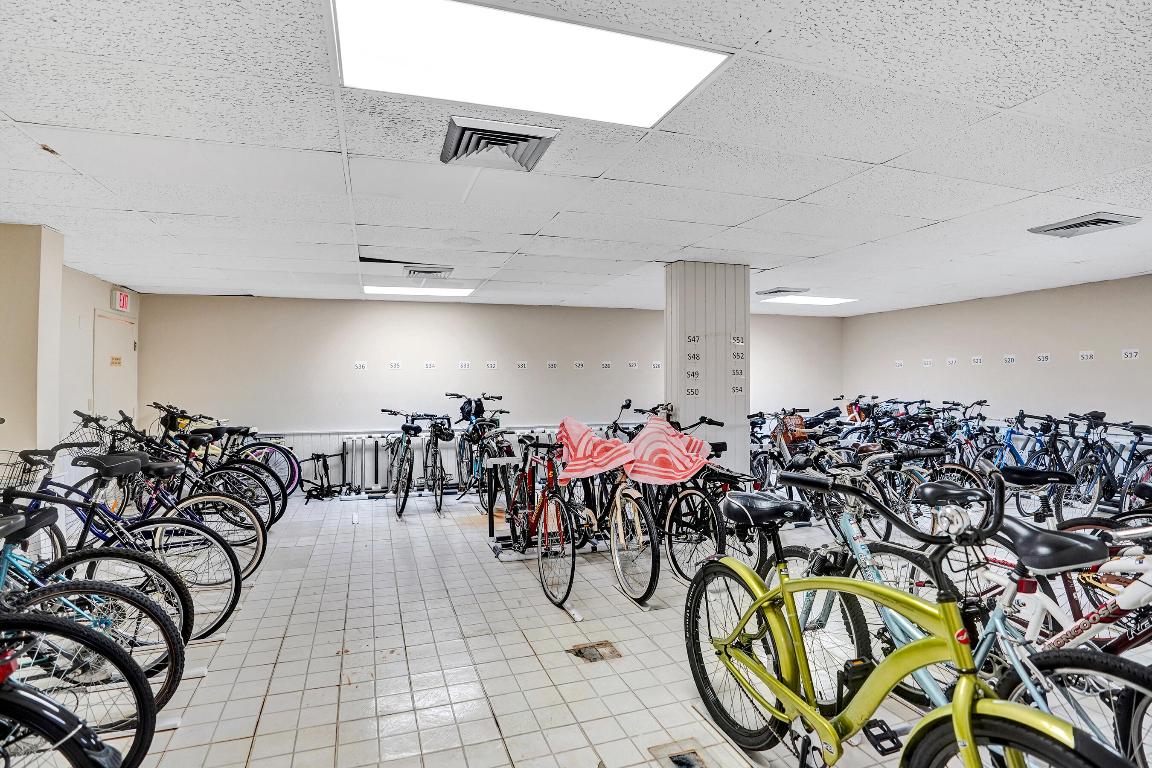 BARCLAY CONDO - Residential