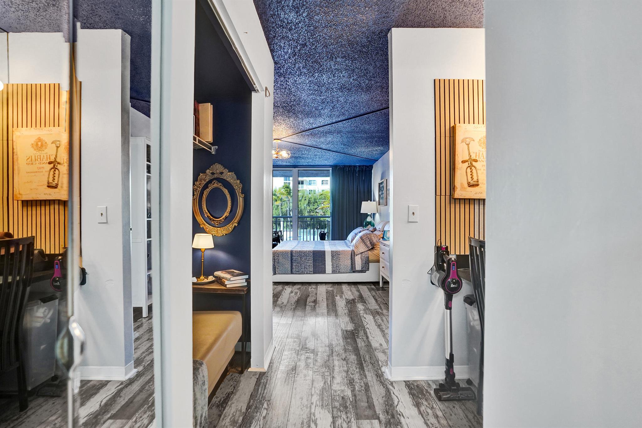 BARCLAY CONDO - Residential