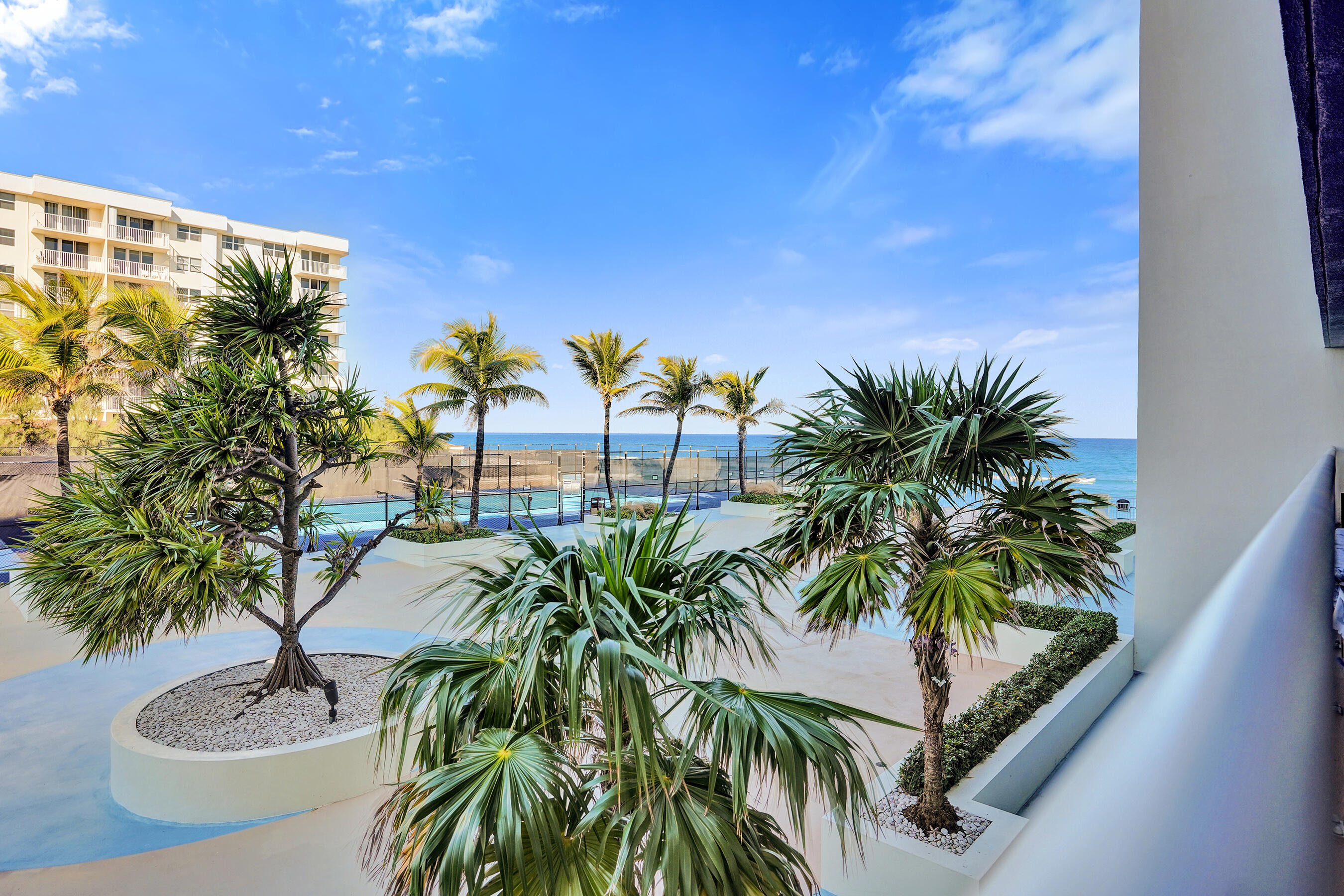 BARCLAY CONDO - Residential