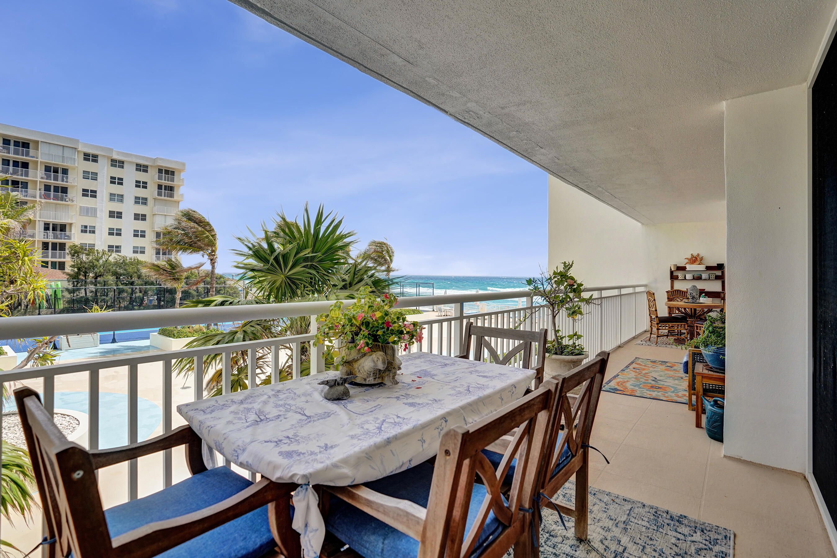 BARCLAY CONDO - Residential