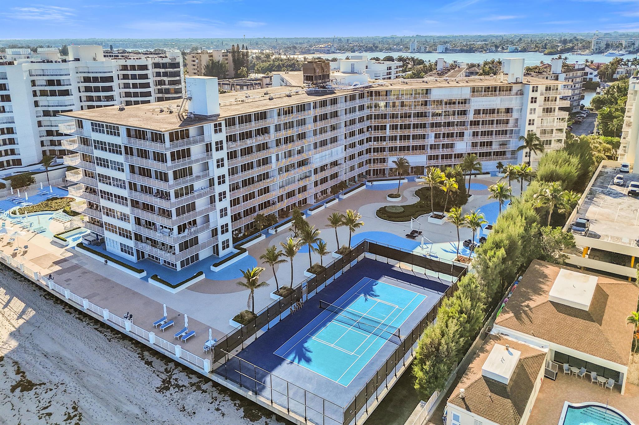 BARCLAY CONDO - Residential