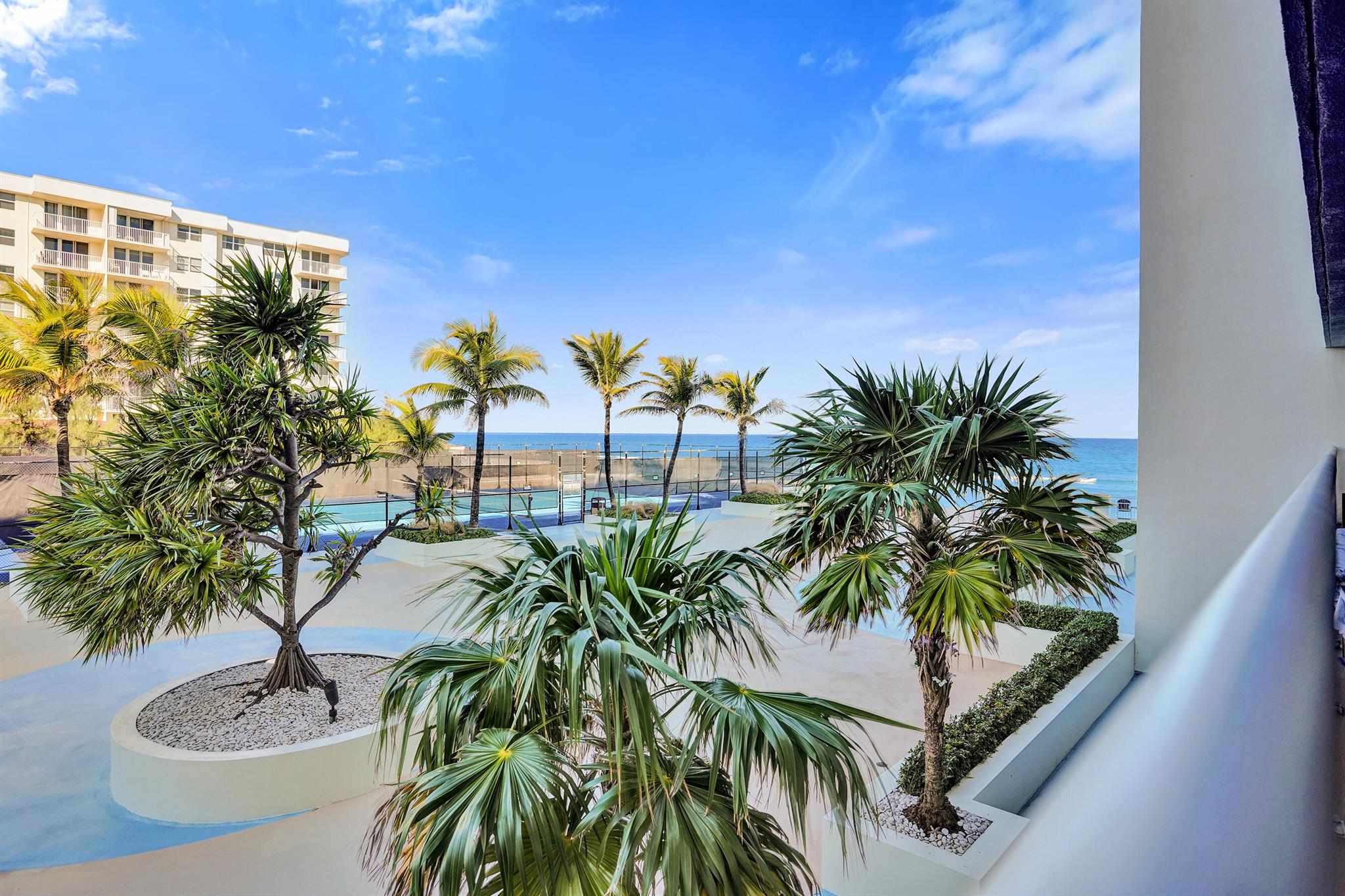 BARCLAY CONDO - Residential