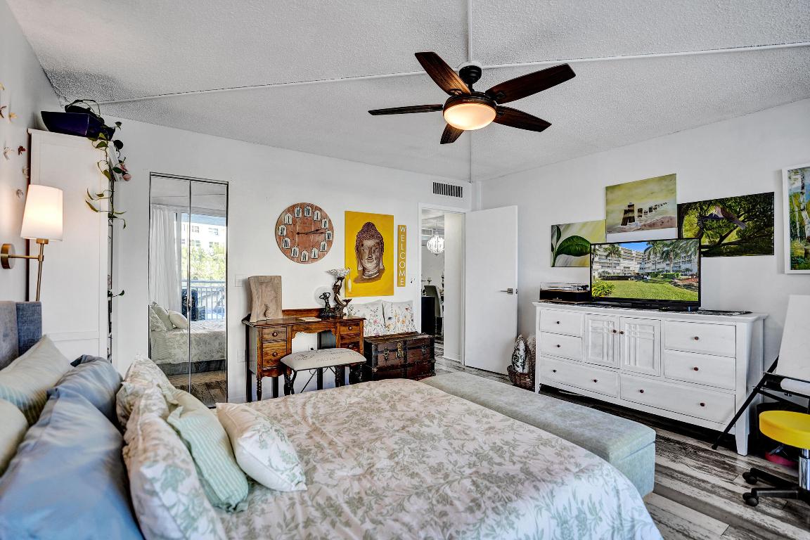 BARCLAY CONDO - Residential