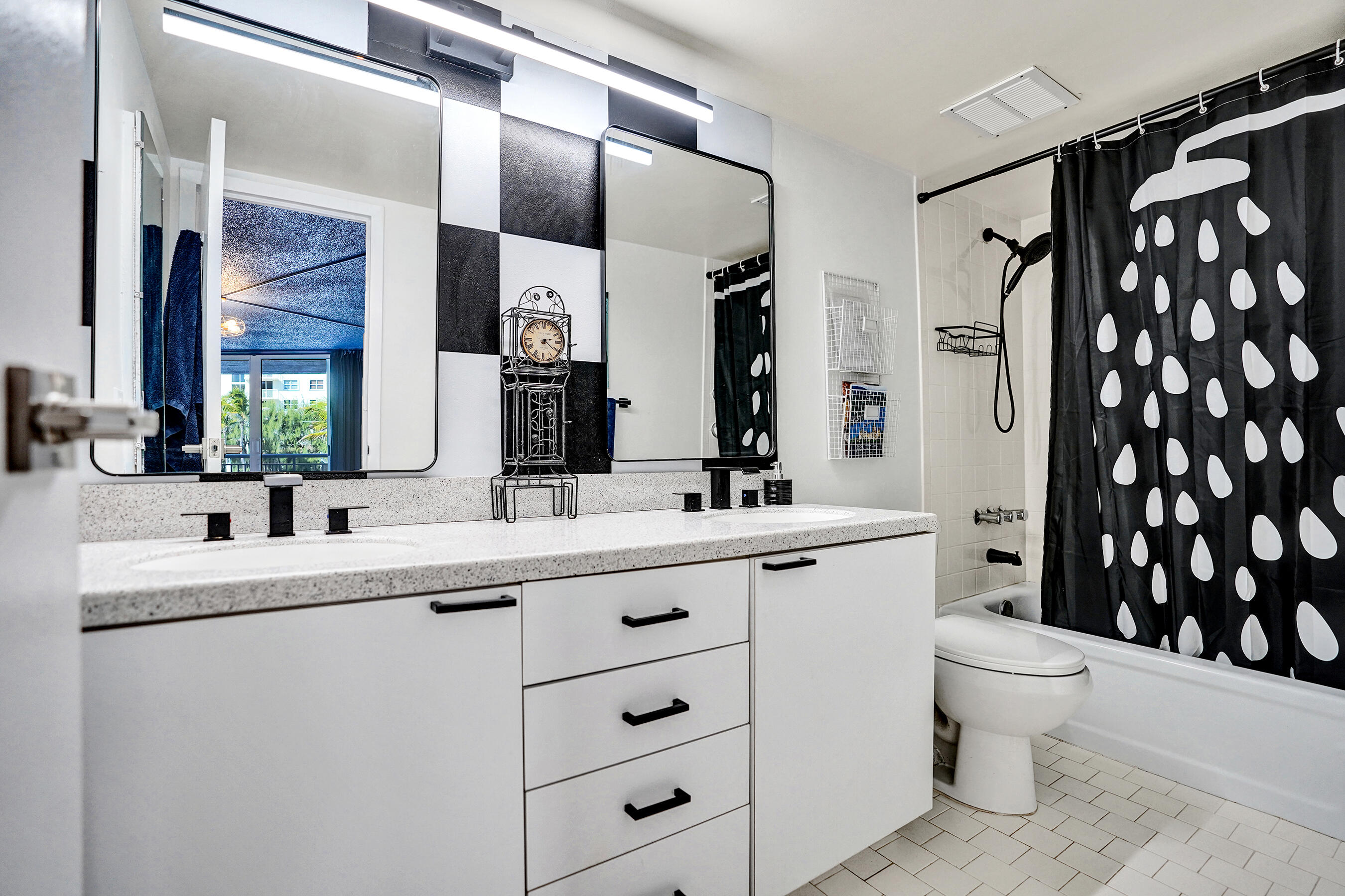 BARCLAY CONDO - Residential