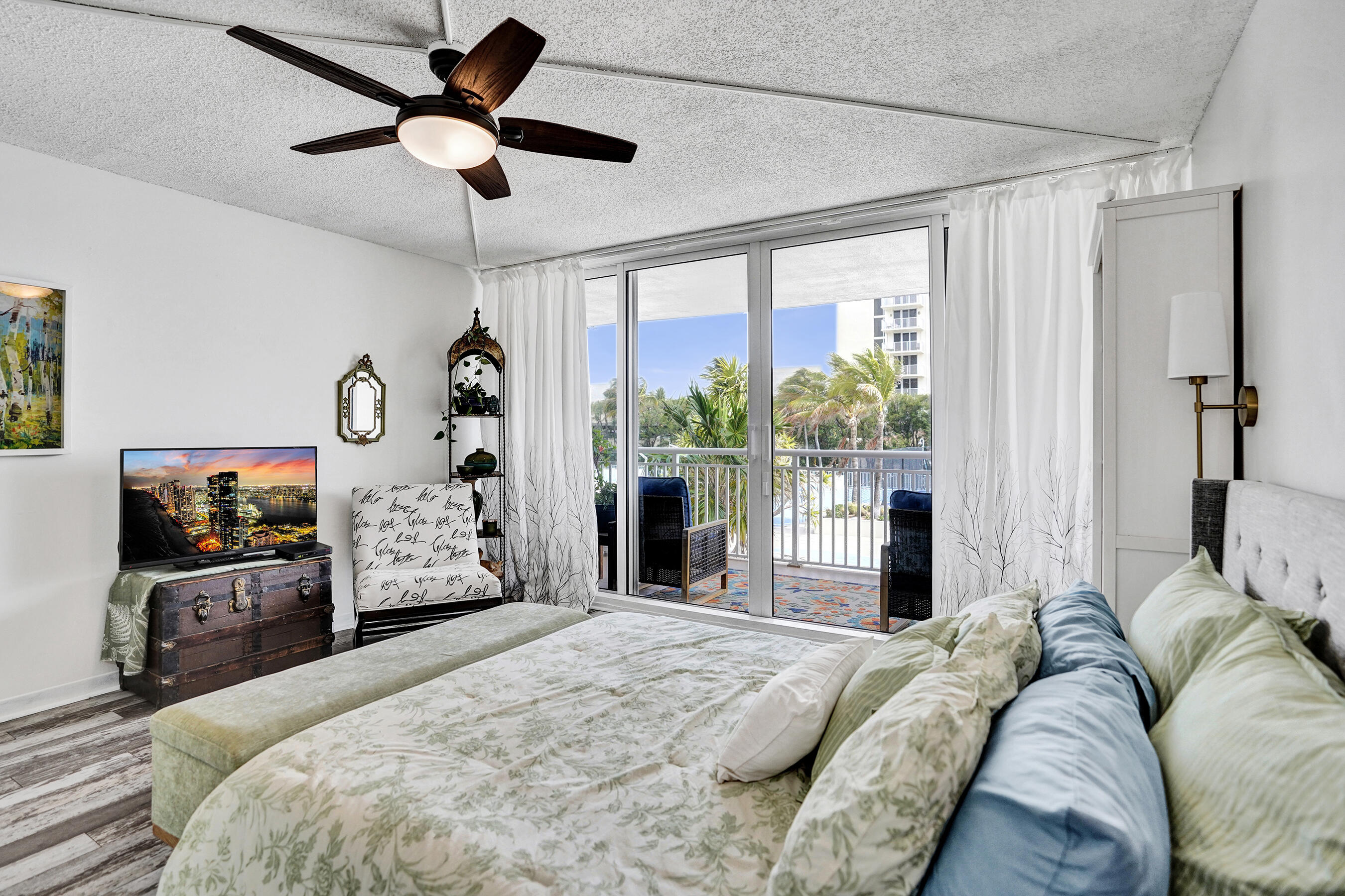 BARCLAY CONDO - Residential