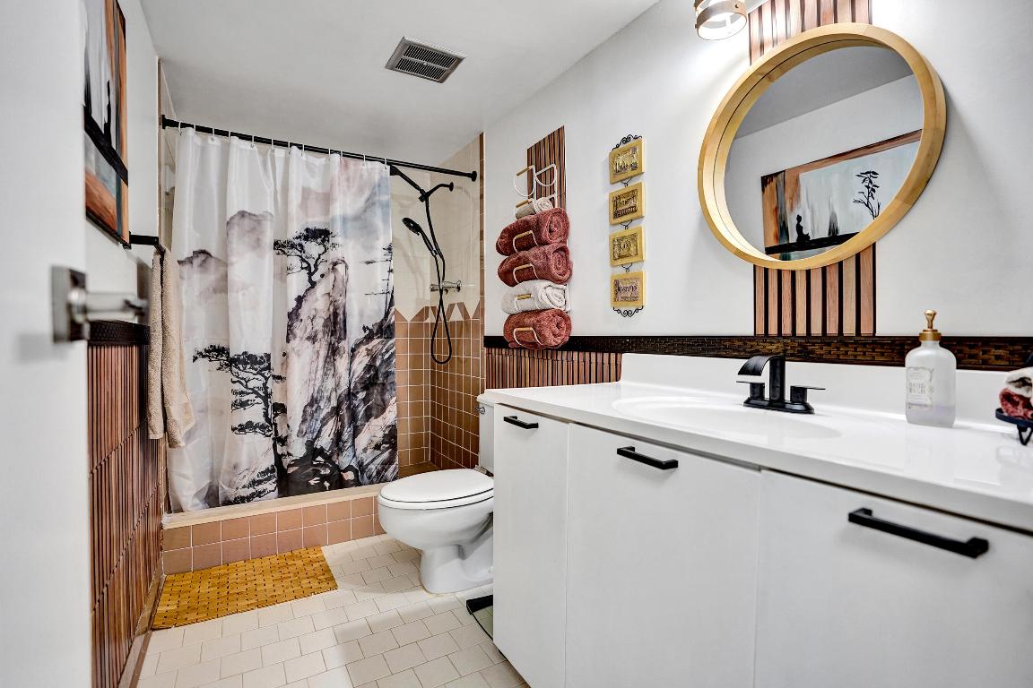 BARCLAY CONDO - Residential