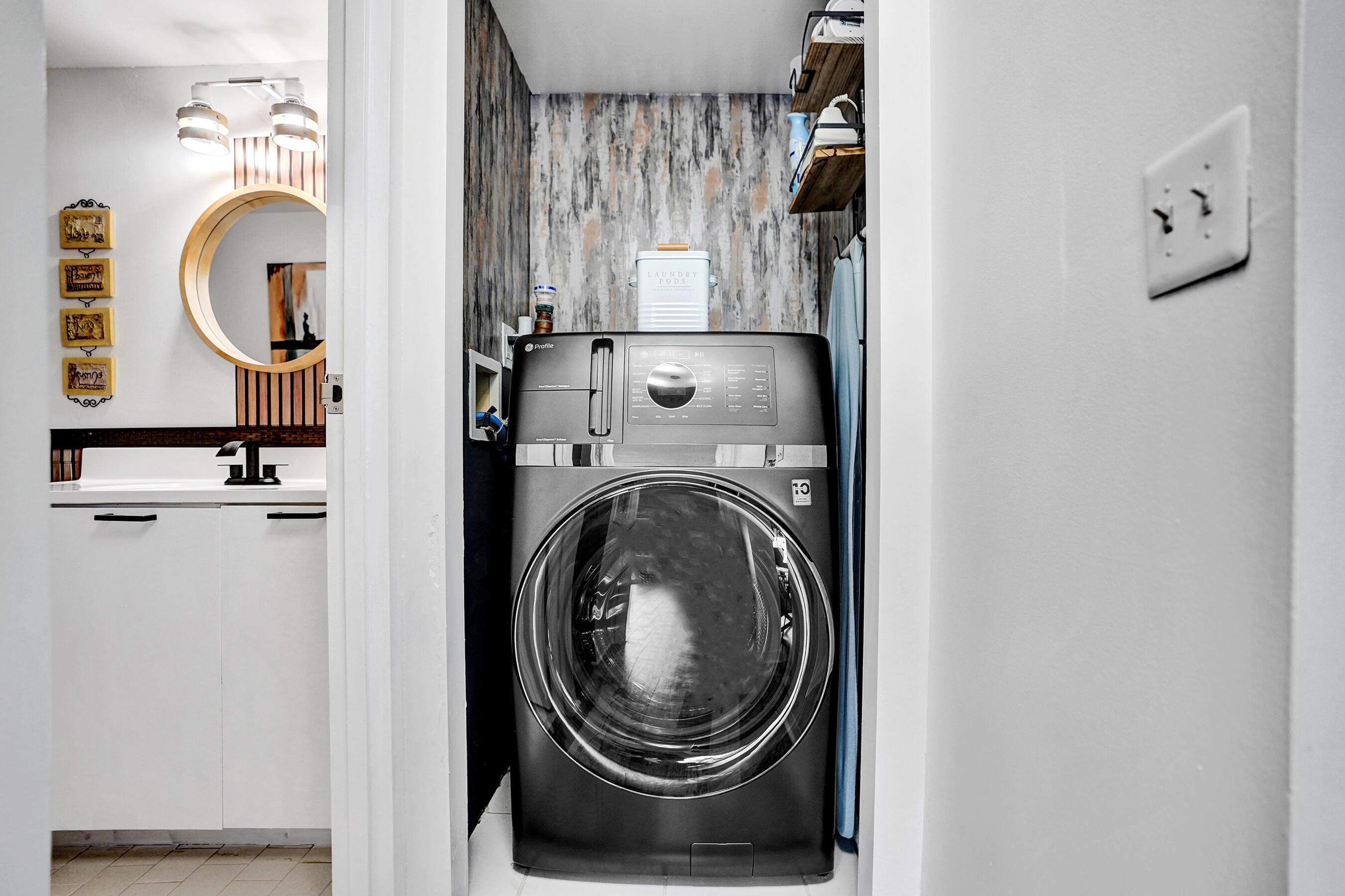 BARCLAY CONDO - Residential