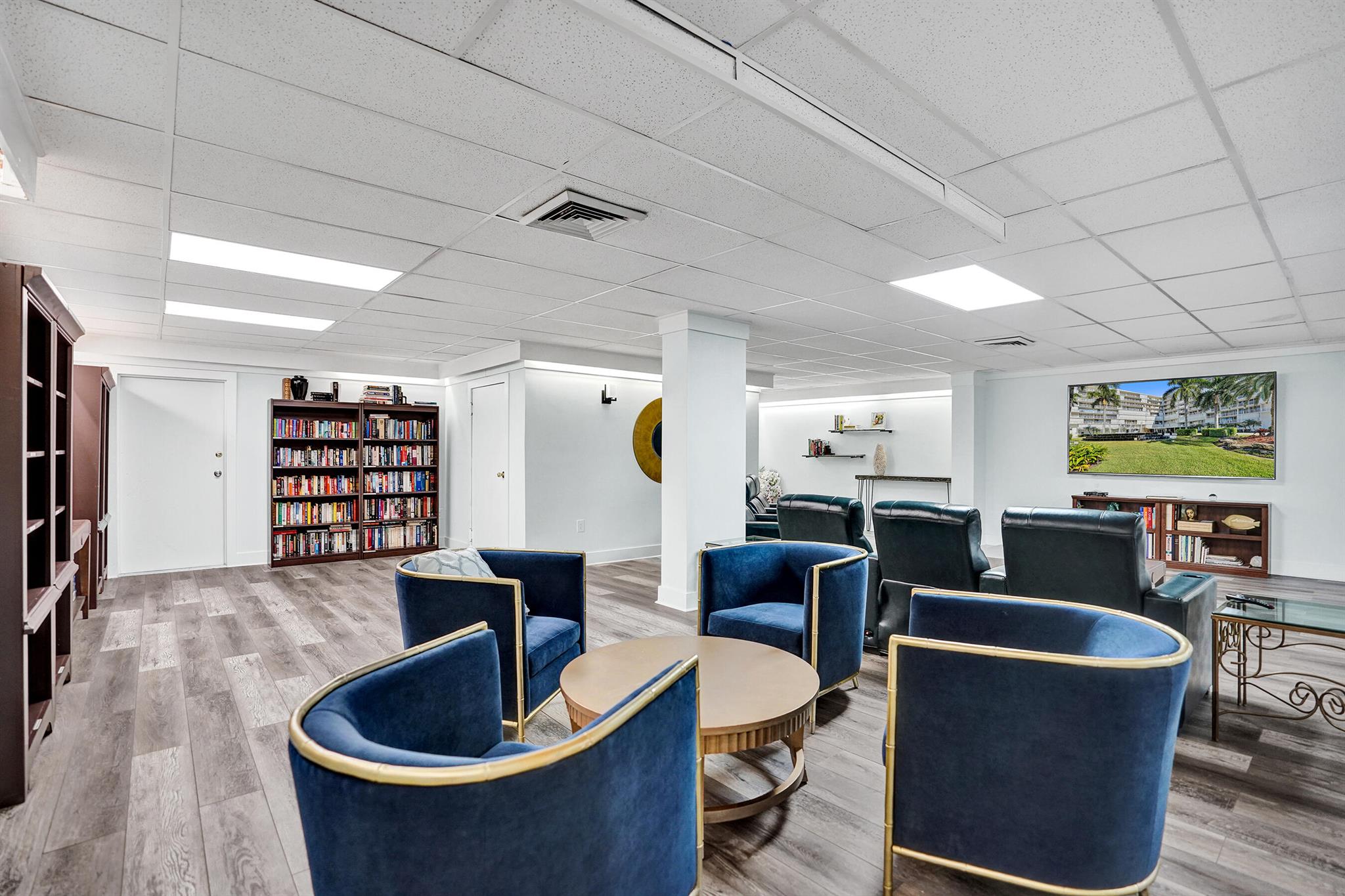 BARCLAY CONDO - Residential