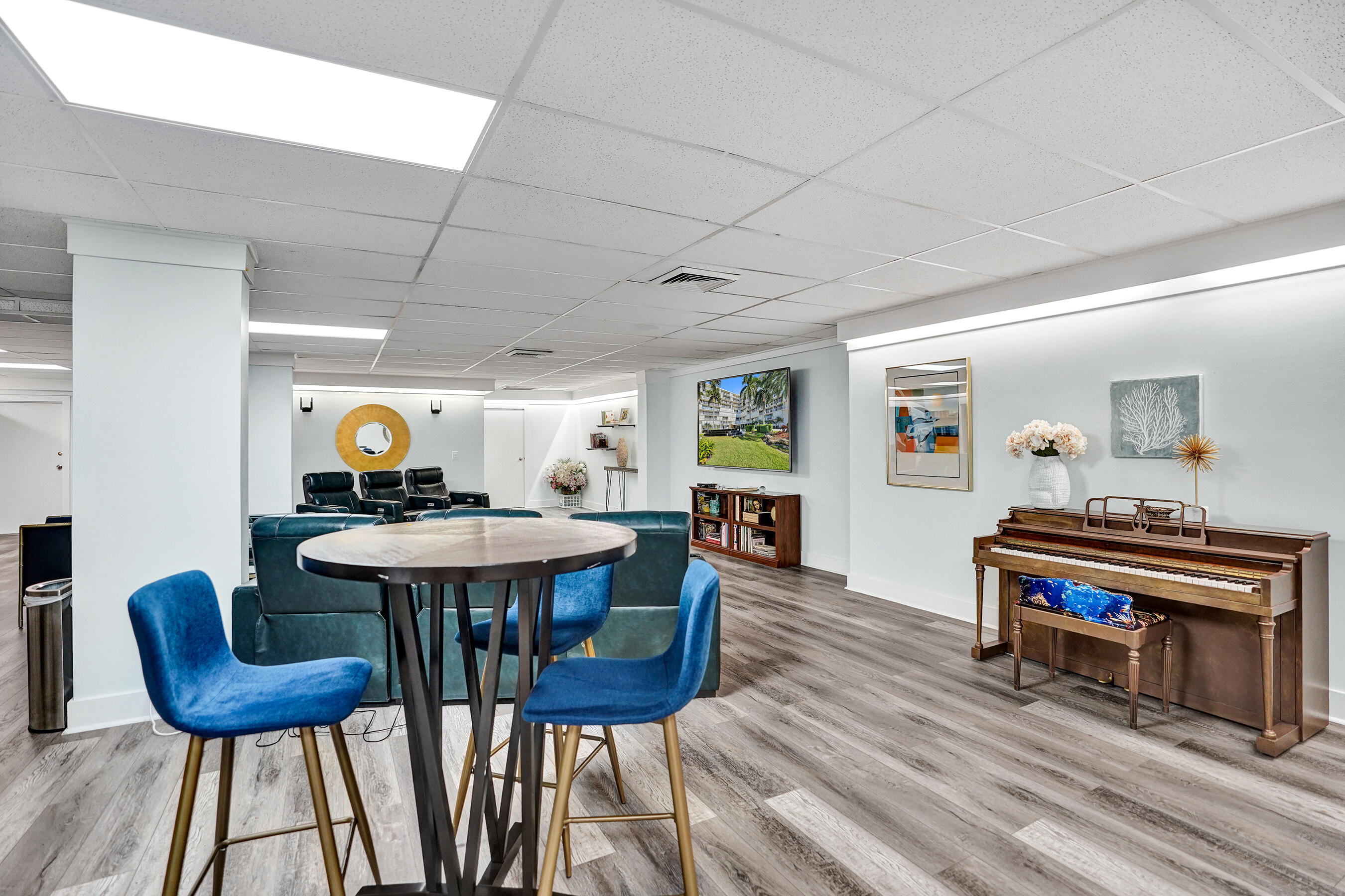 BARCLAY CONDO - Residential