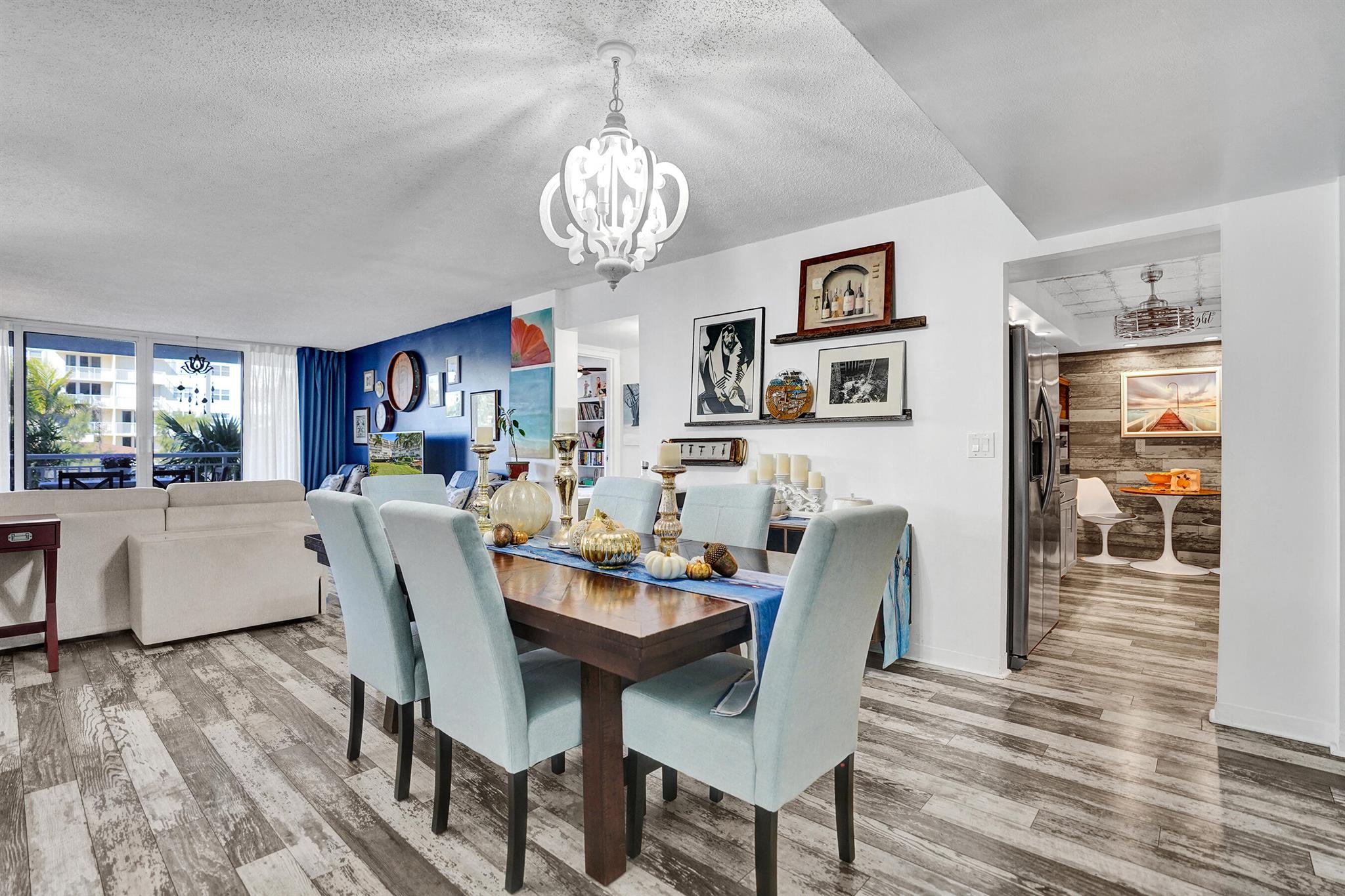 BARCLAY CONDO - Residential