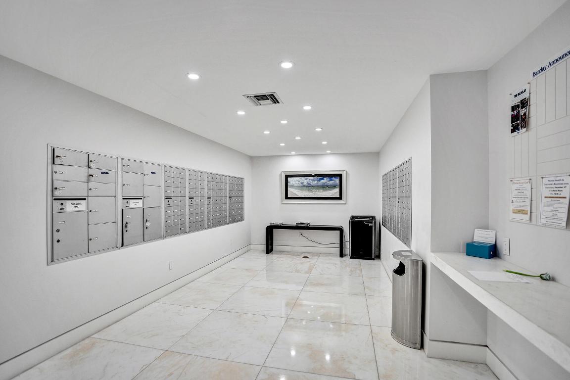 BARCLAY CONDO - Residential