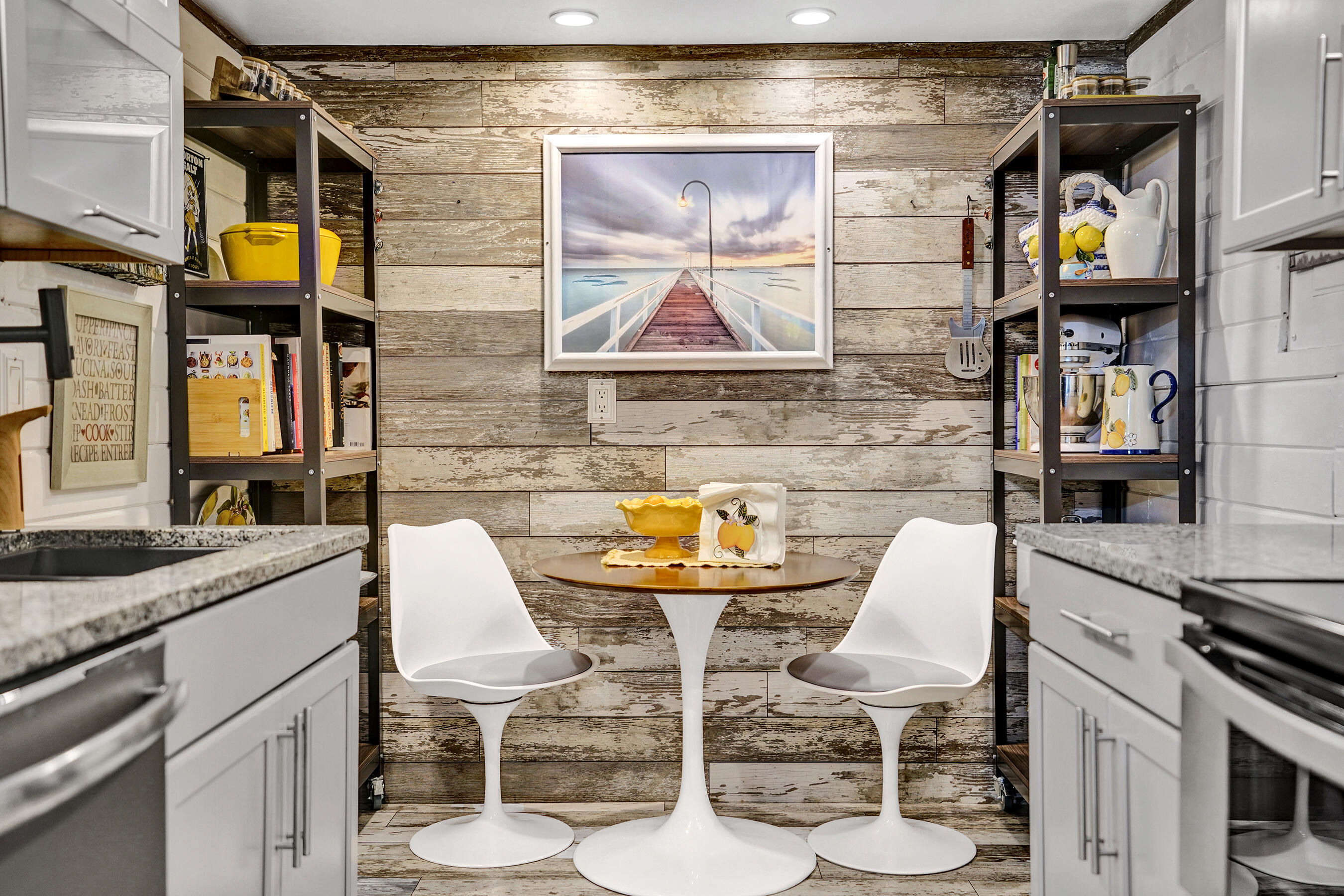 BARCLAY CONDO - Residential