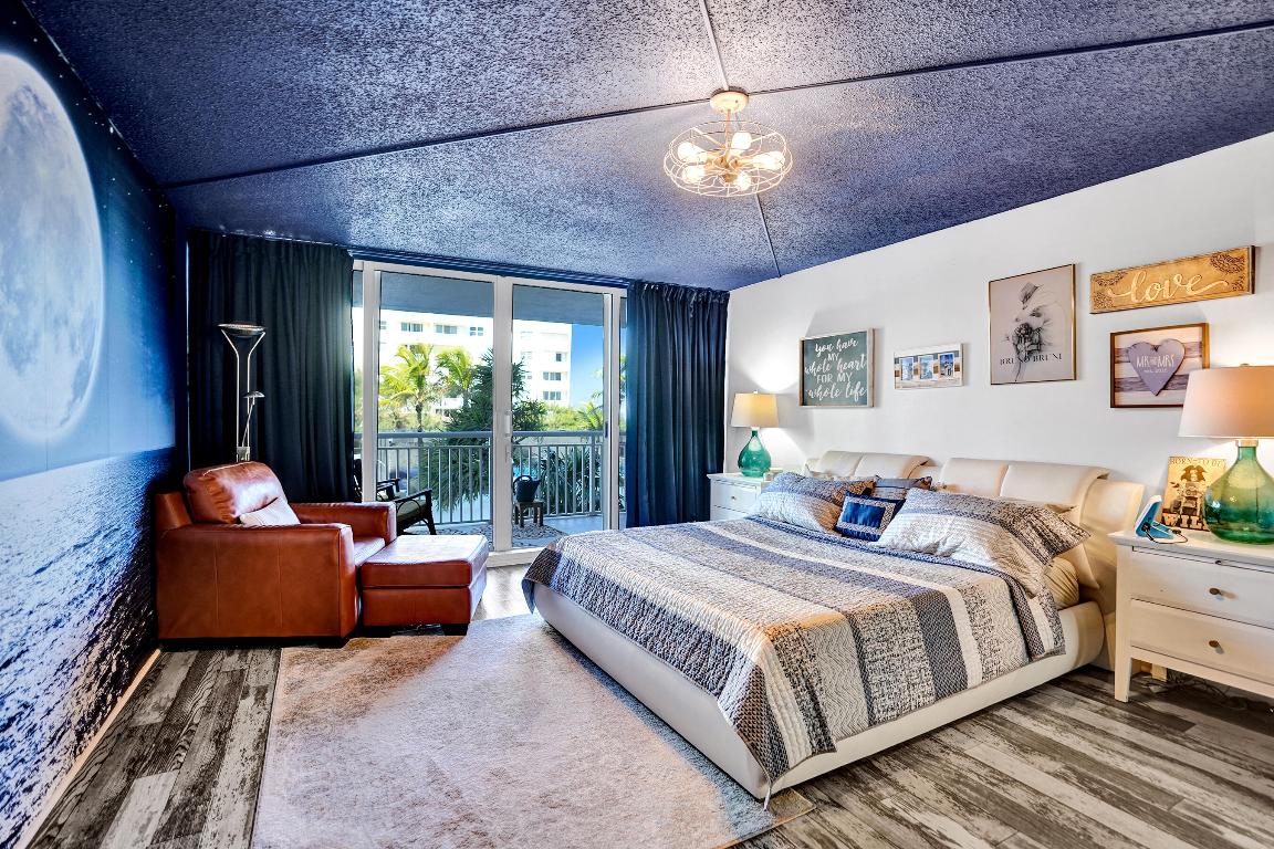 BARCLAY CONDO - Residential