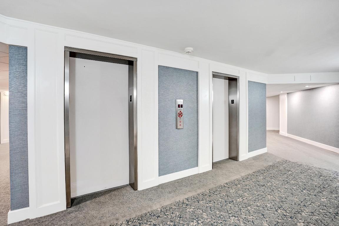 BARCLAY CONDO - Residential