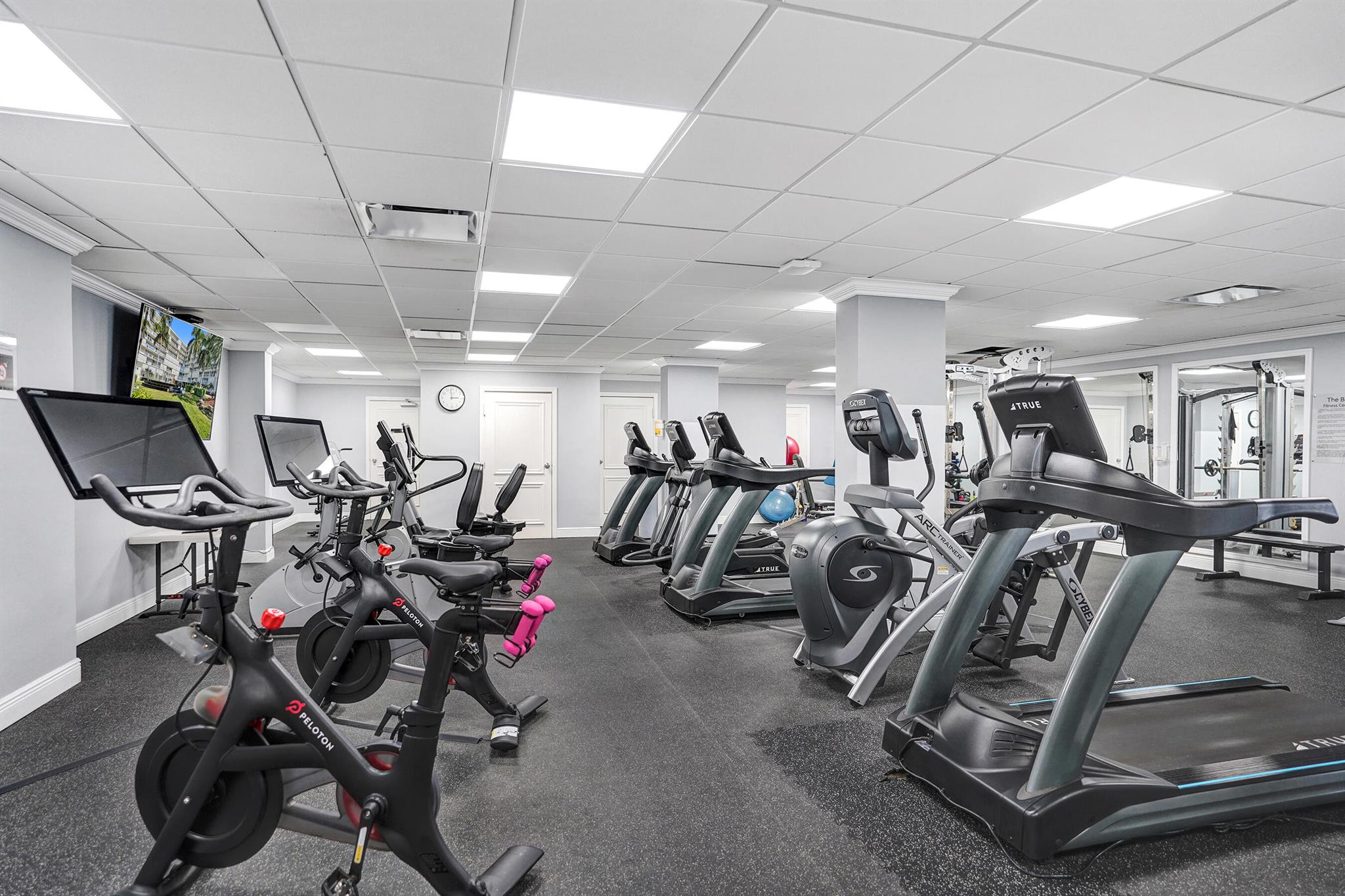 BARCLAY CONDO - Residential