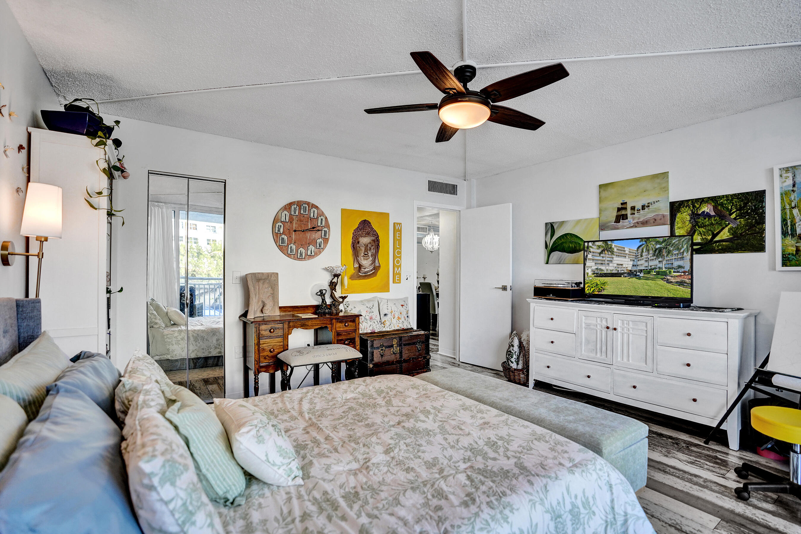 BARCLAY CONDO - Residential