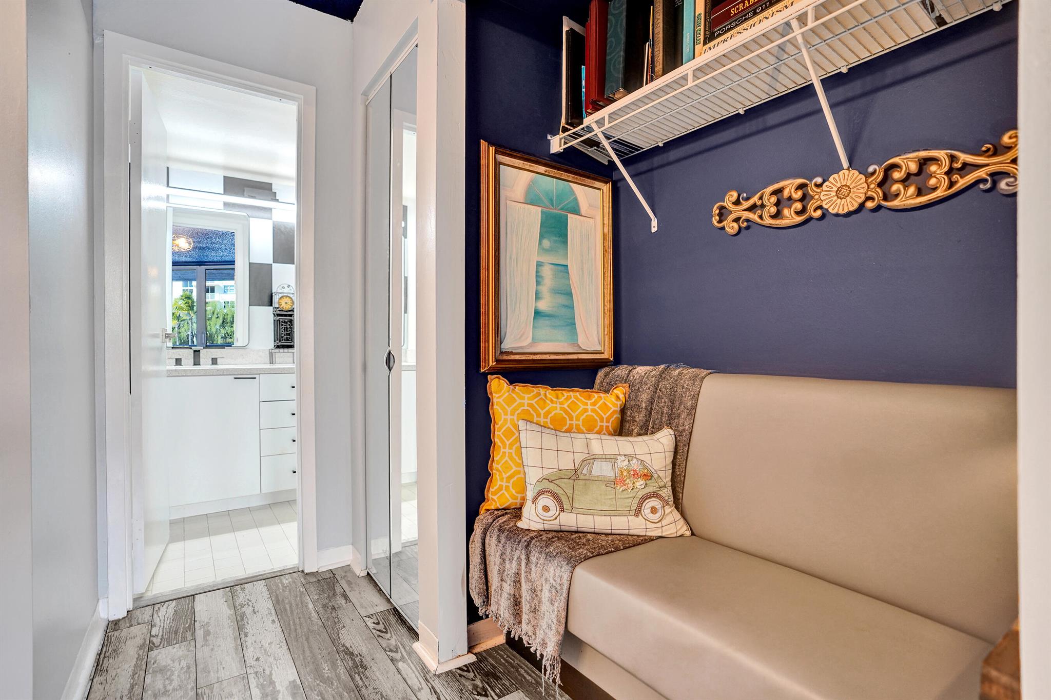 BARCLAY CONDO - Residential