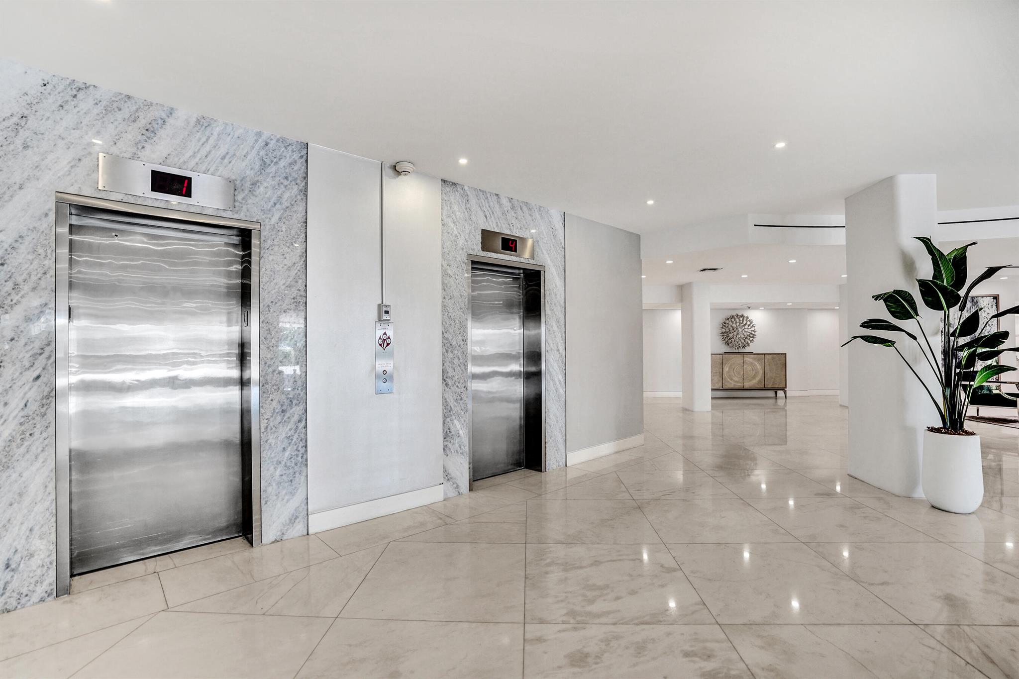 BARCLAY CONDO - Residential