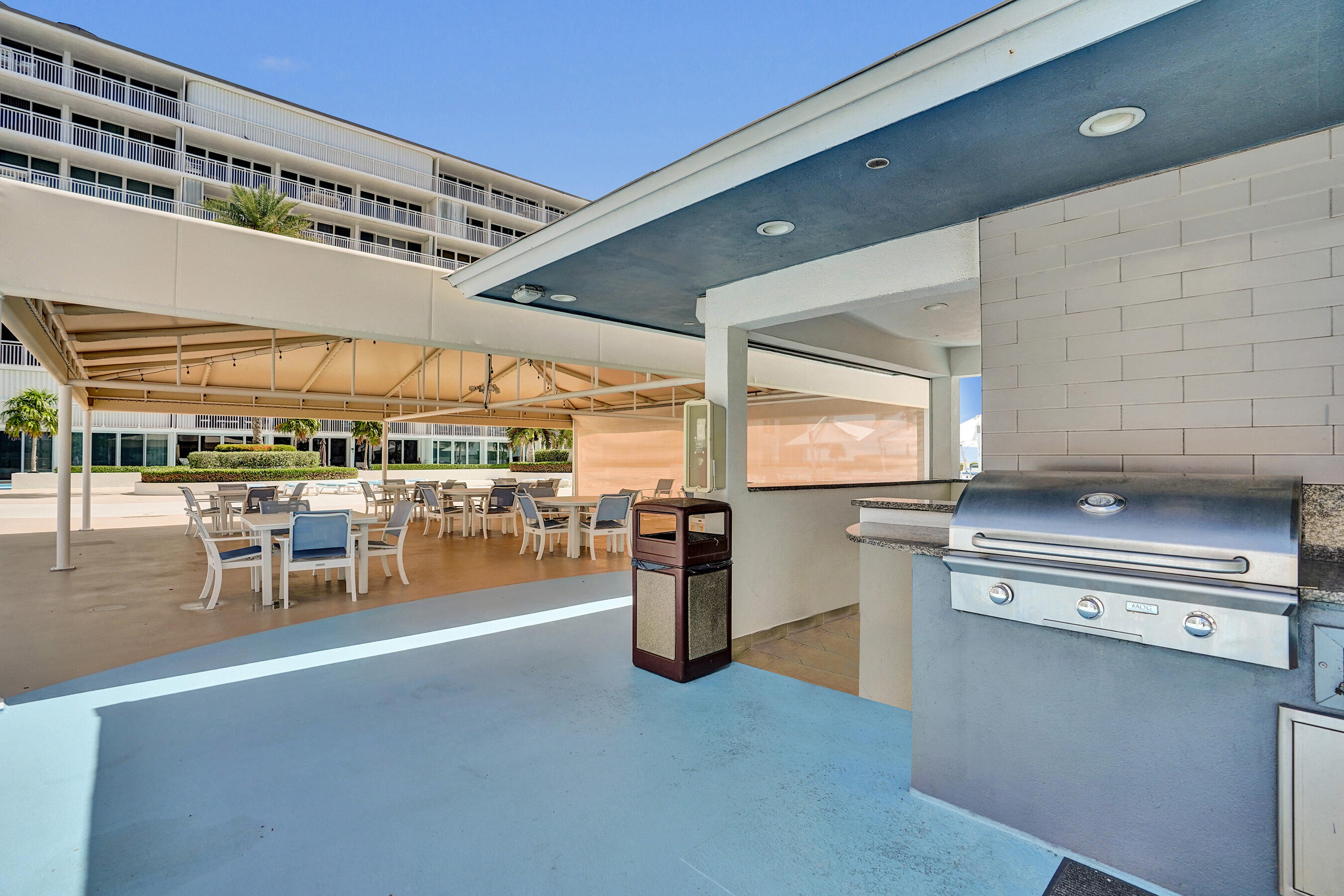 BARCLAY CONDO - Residential
