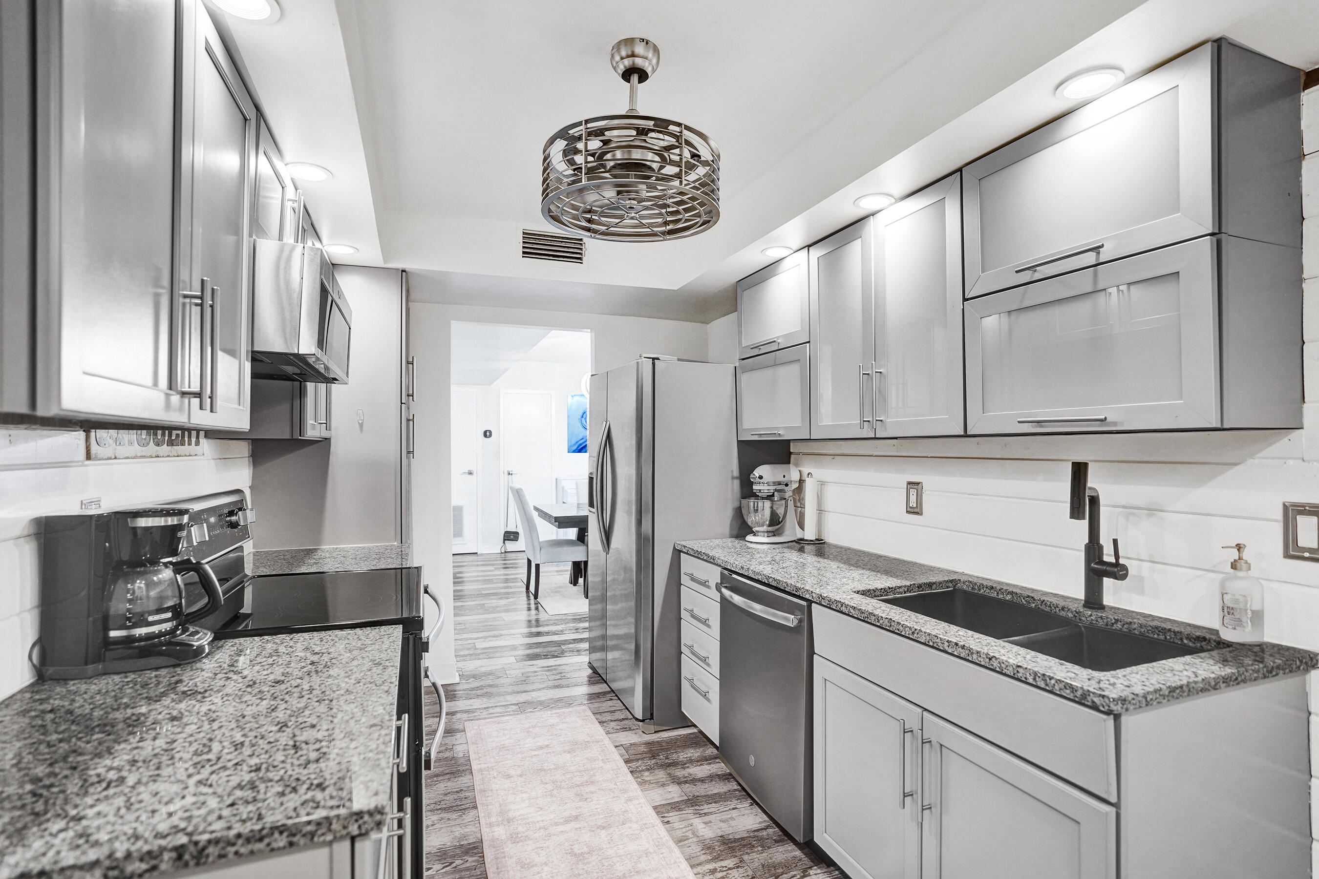 BARCLAY CONDO - Residential