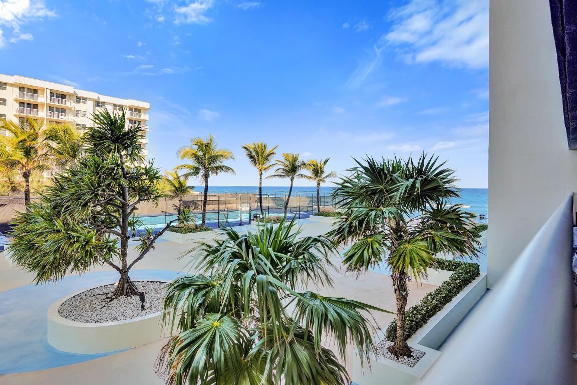 BARCLAY CONDO - Residential