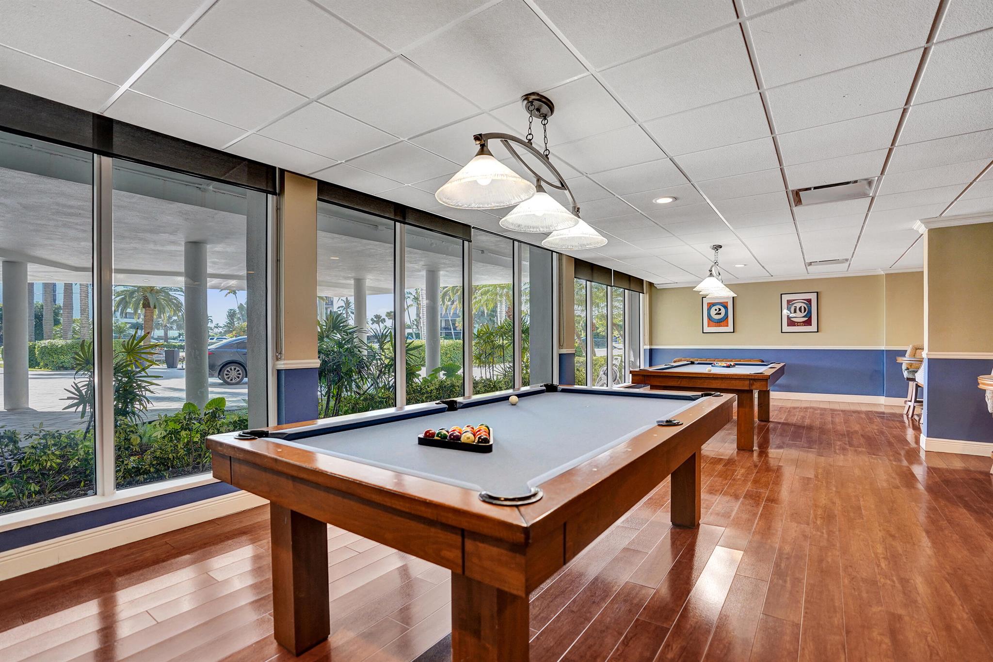 BARCLAY CONDO - Residential