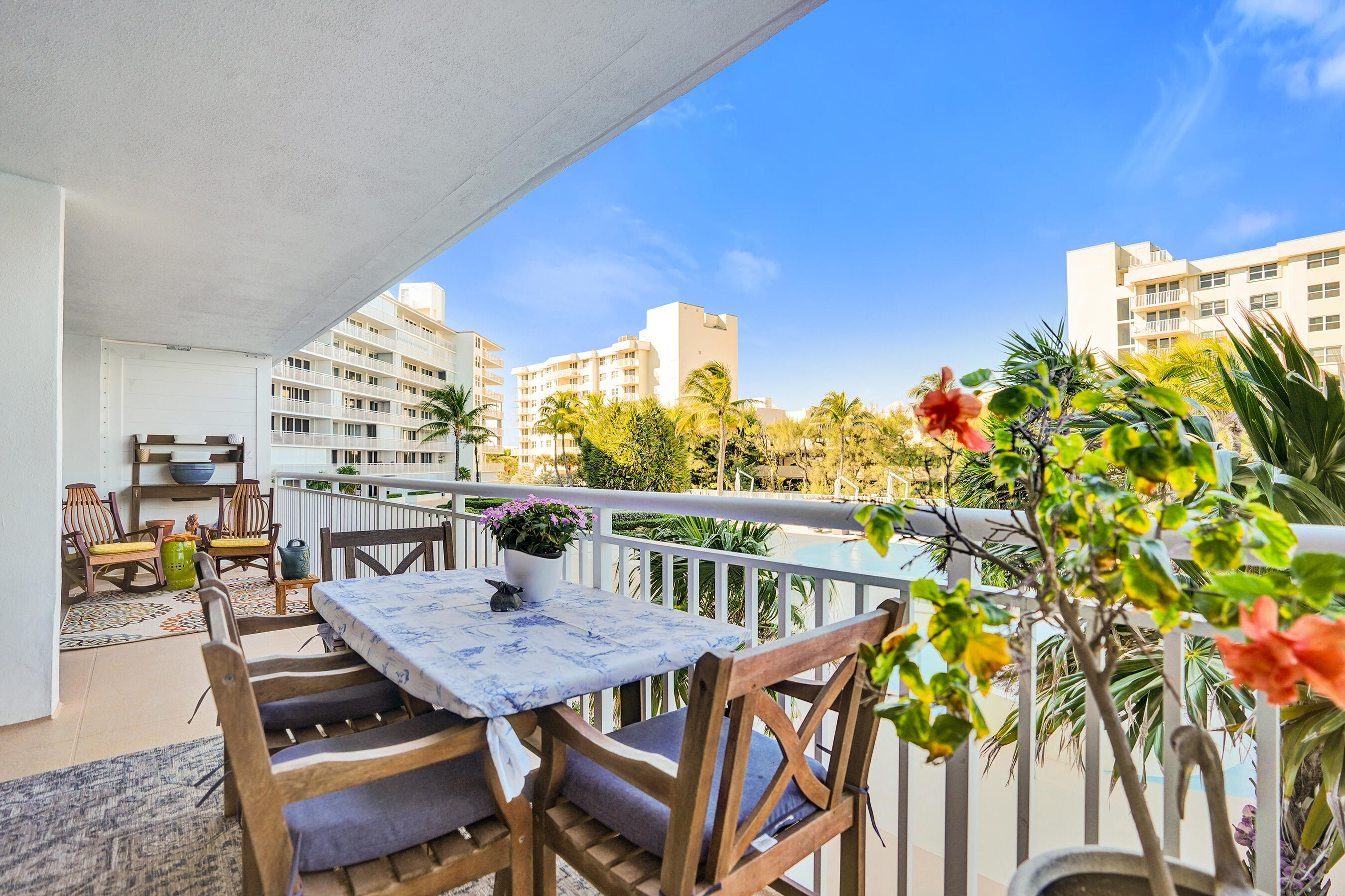 BARCLAY CONDO - Residential