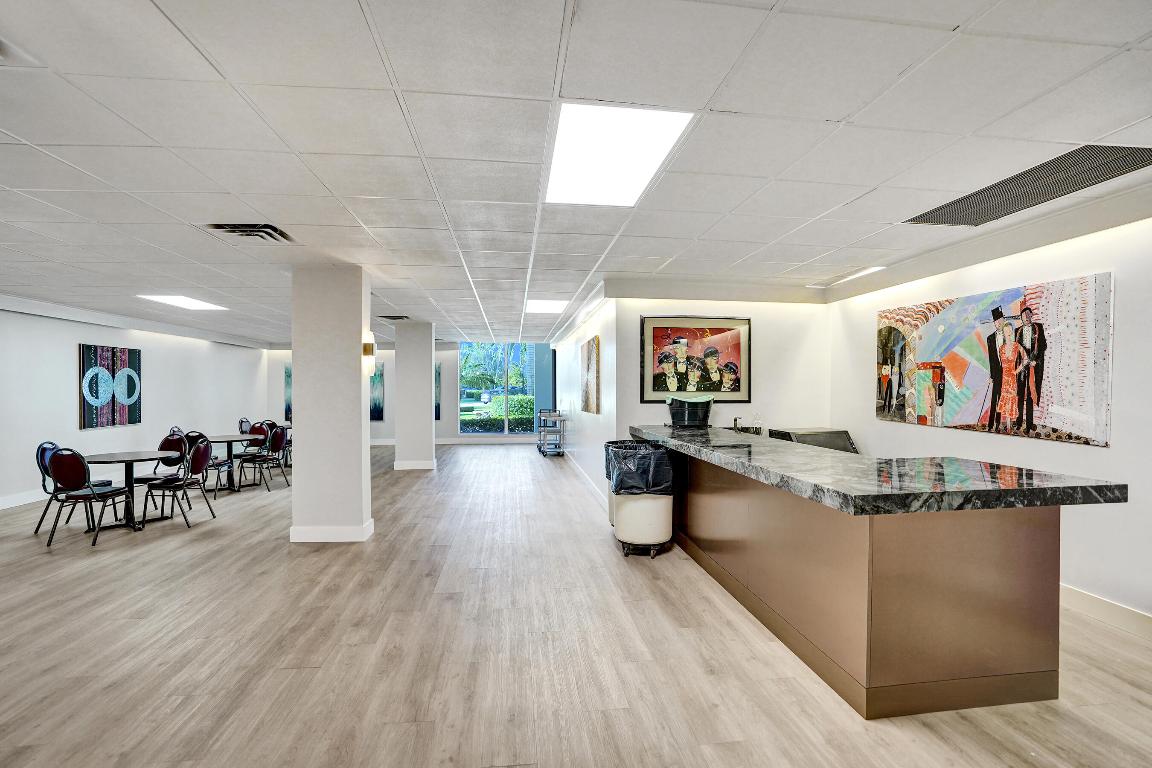 BARCLAY CONDO - Residential