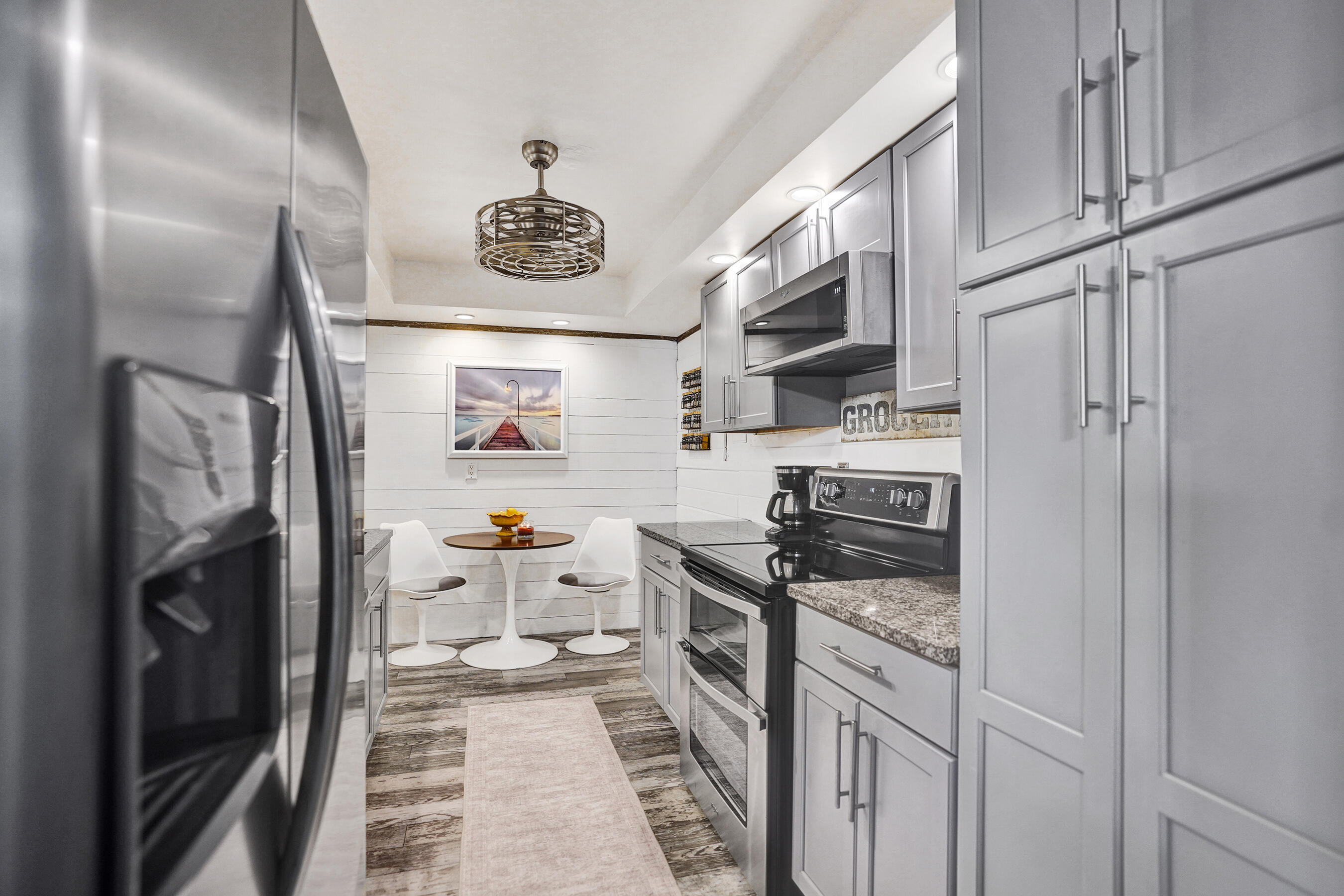 BARCLAY CONDO - Residential