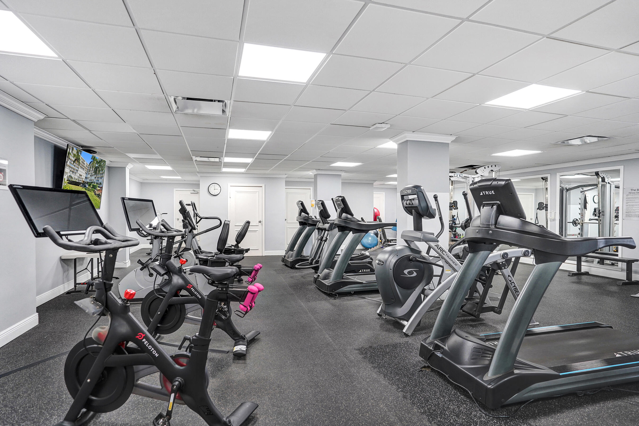 BARCLAY CONDO - Residential