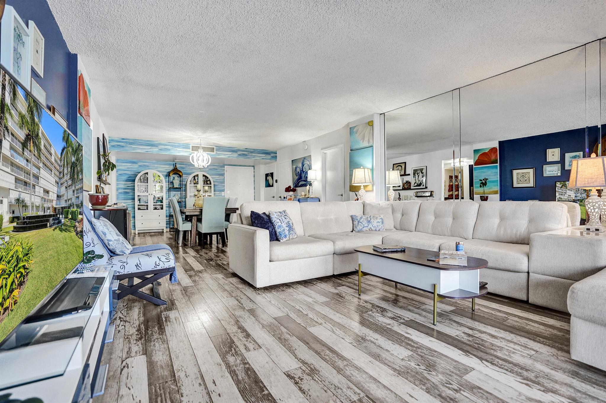 BARCLAY CONDO - Residential