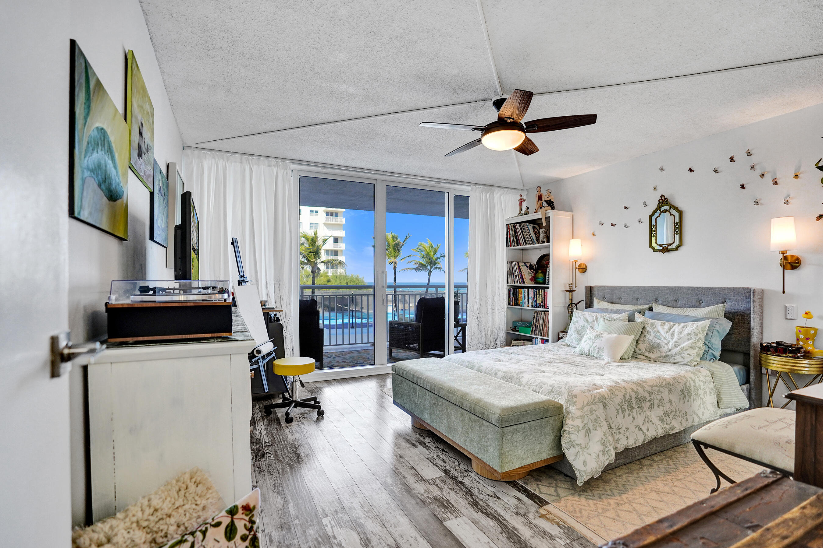 BARCLAY CONDO - Residential