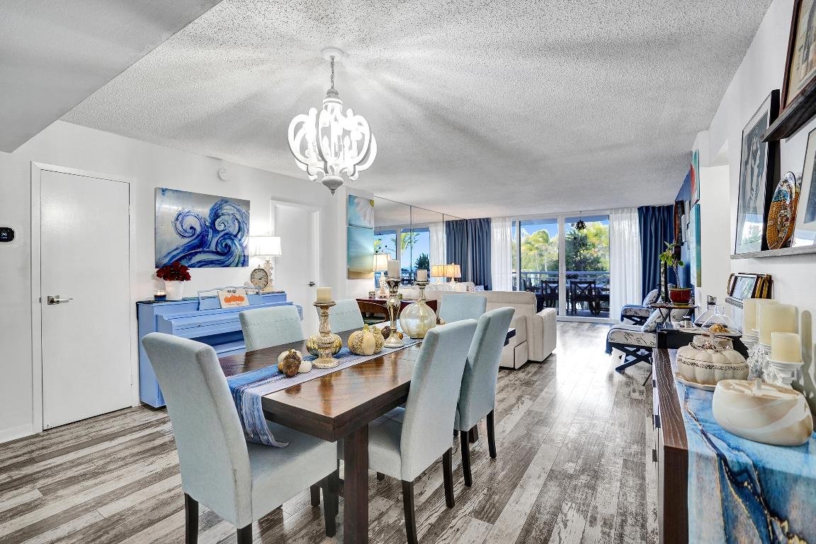 BARCLAY CONDO - Residential