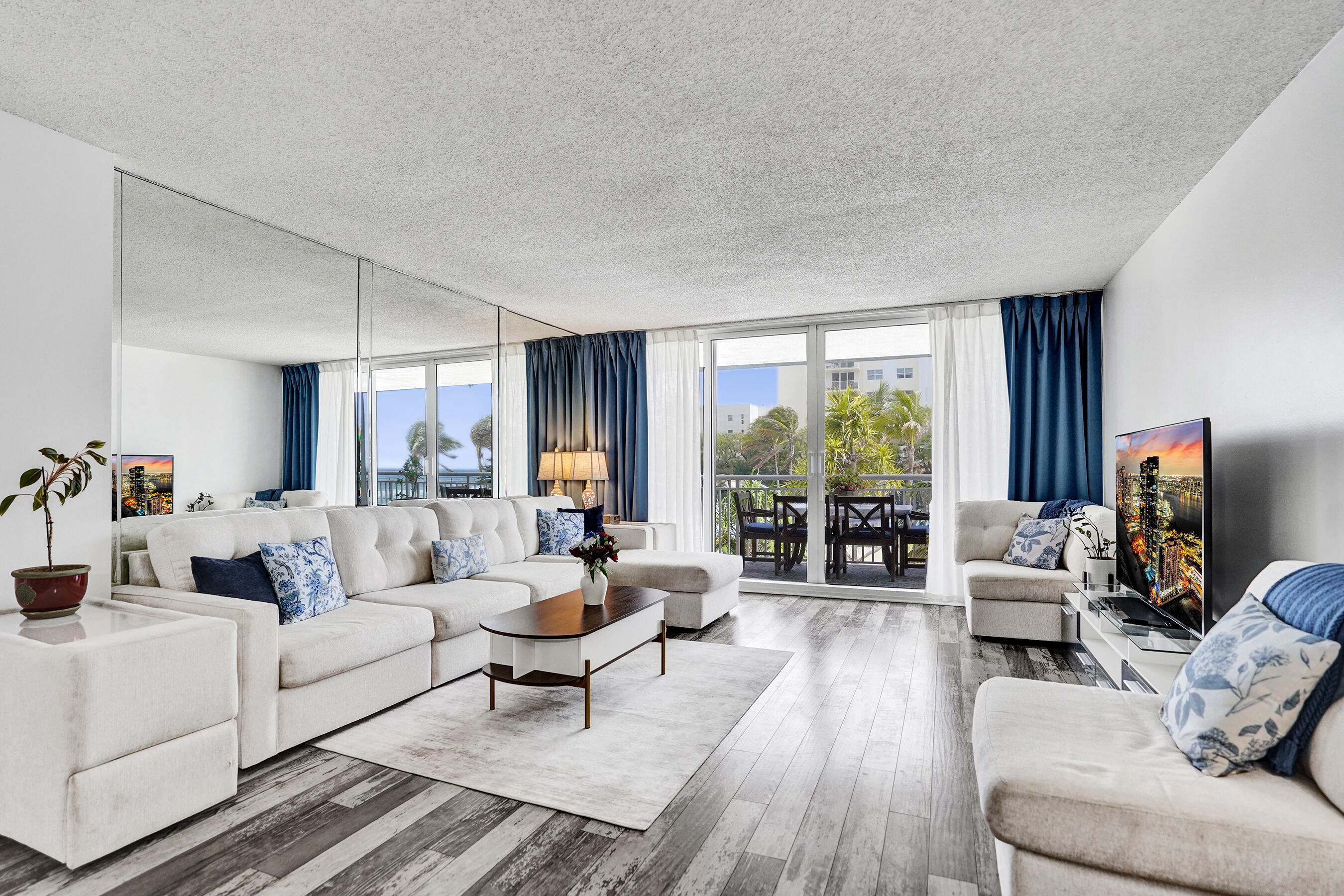 BARCLAY CONDO - Residential