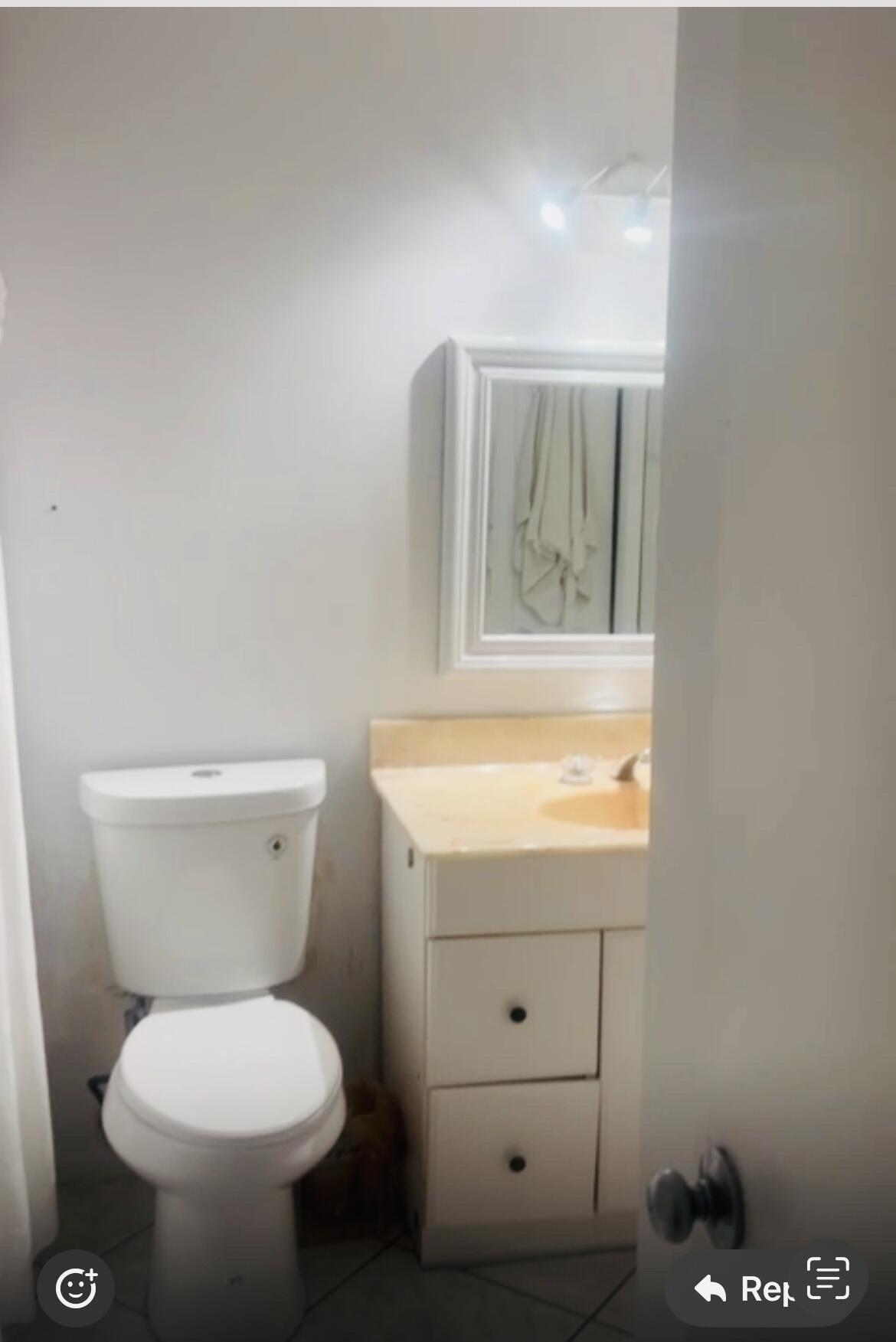 ROYAL VILLAGE TOWNHOUSES COND - Residential Lease