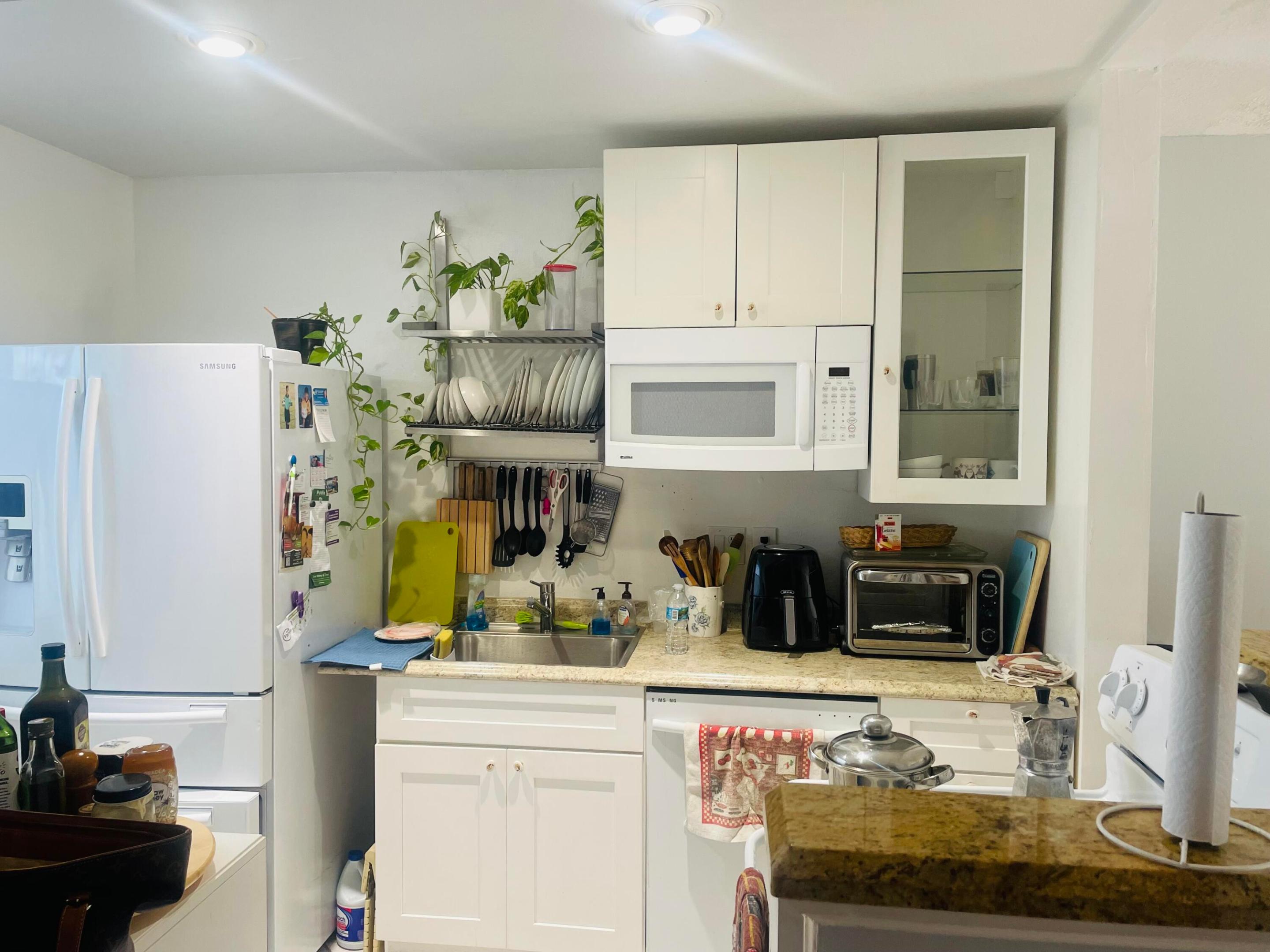 ROYAL VILLAGE TOWNHOUSES COND - Residential Lease