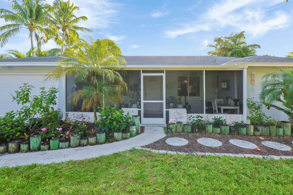 Photo of 366 Maple Avenue, Tequesta, FL 33469 (MLS # R10971038)