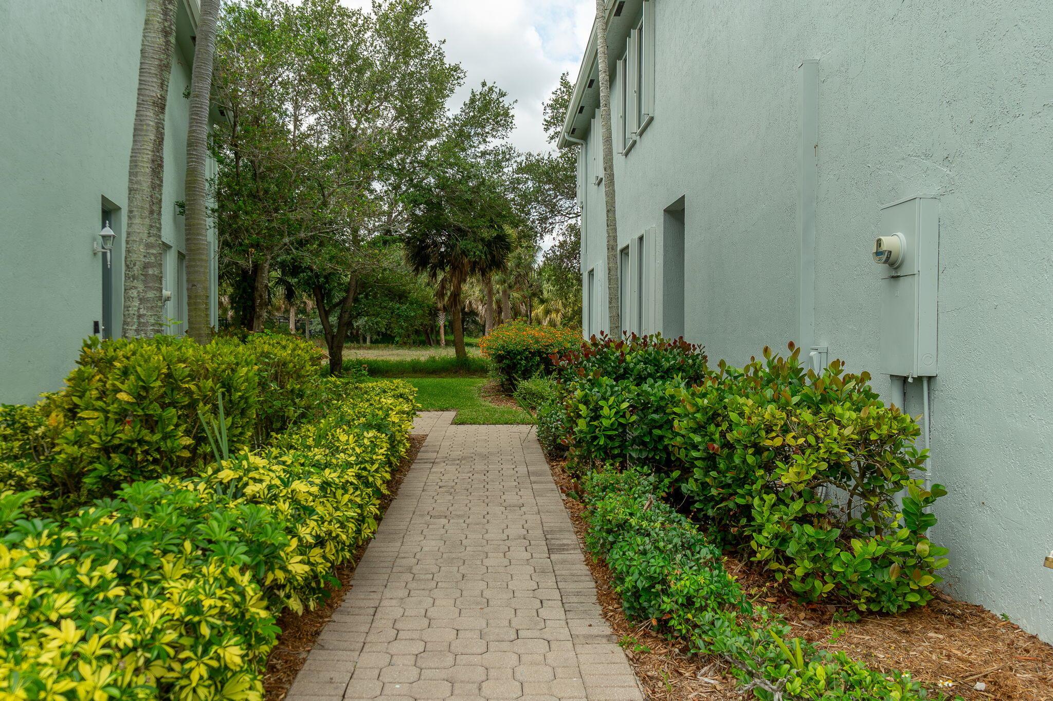 3185 Laurel Ridge Circle