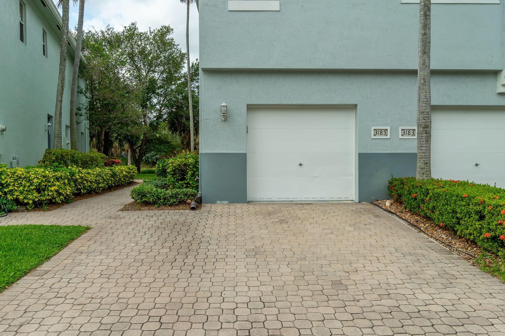 3185 Laurel Ridge Circle