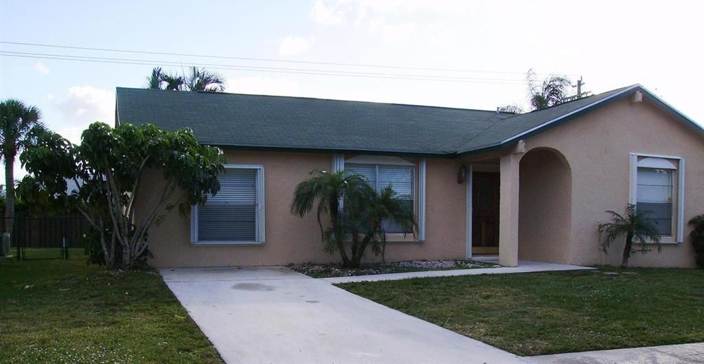 Photo of 119 Deerfield Drive, Jupiter, FL 33458 (MLS # R10773005)