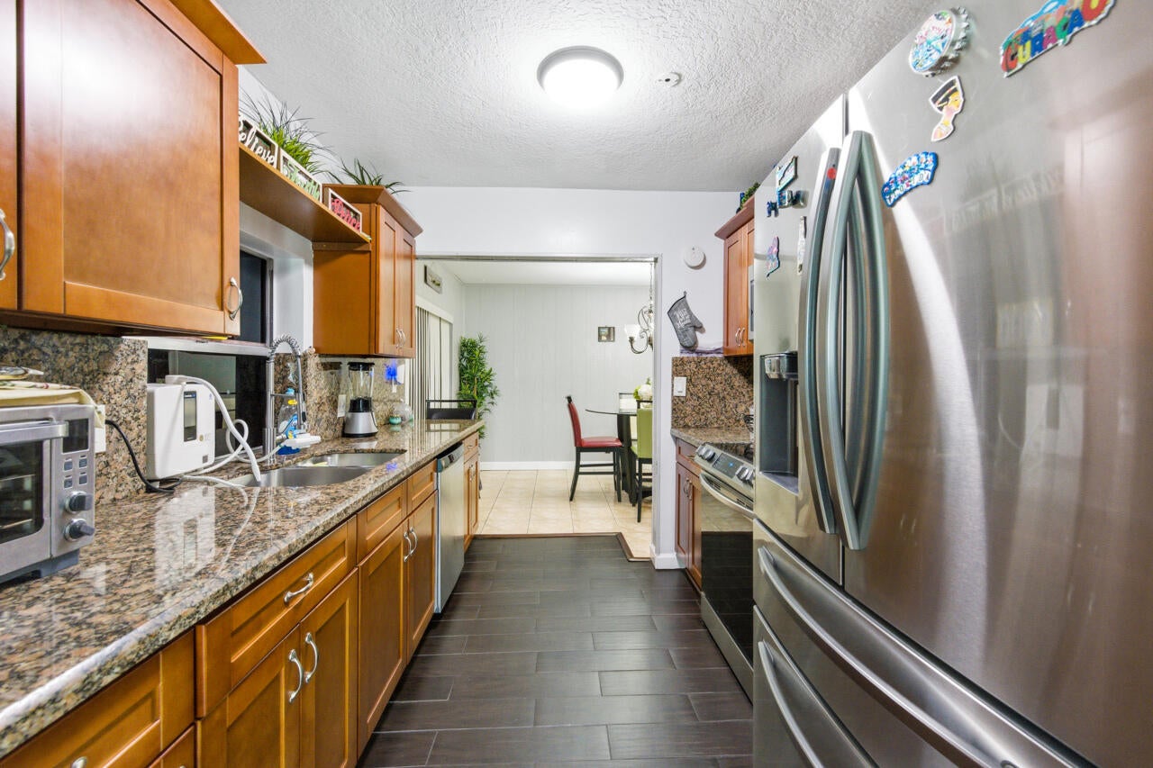 7809 NW 40TH Street