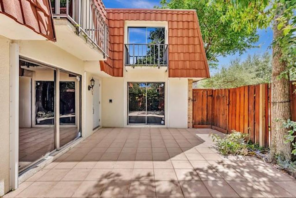 Photo of 3305 Spanish Wells Drive #41-B, Delray Beach, FL 33445 (MLS # F10530509)