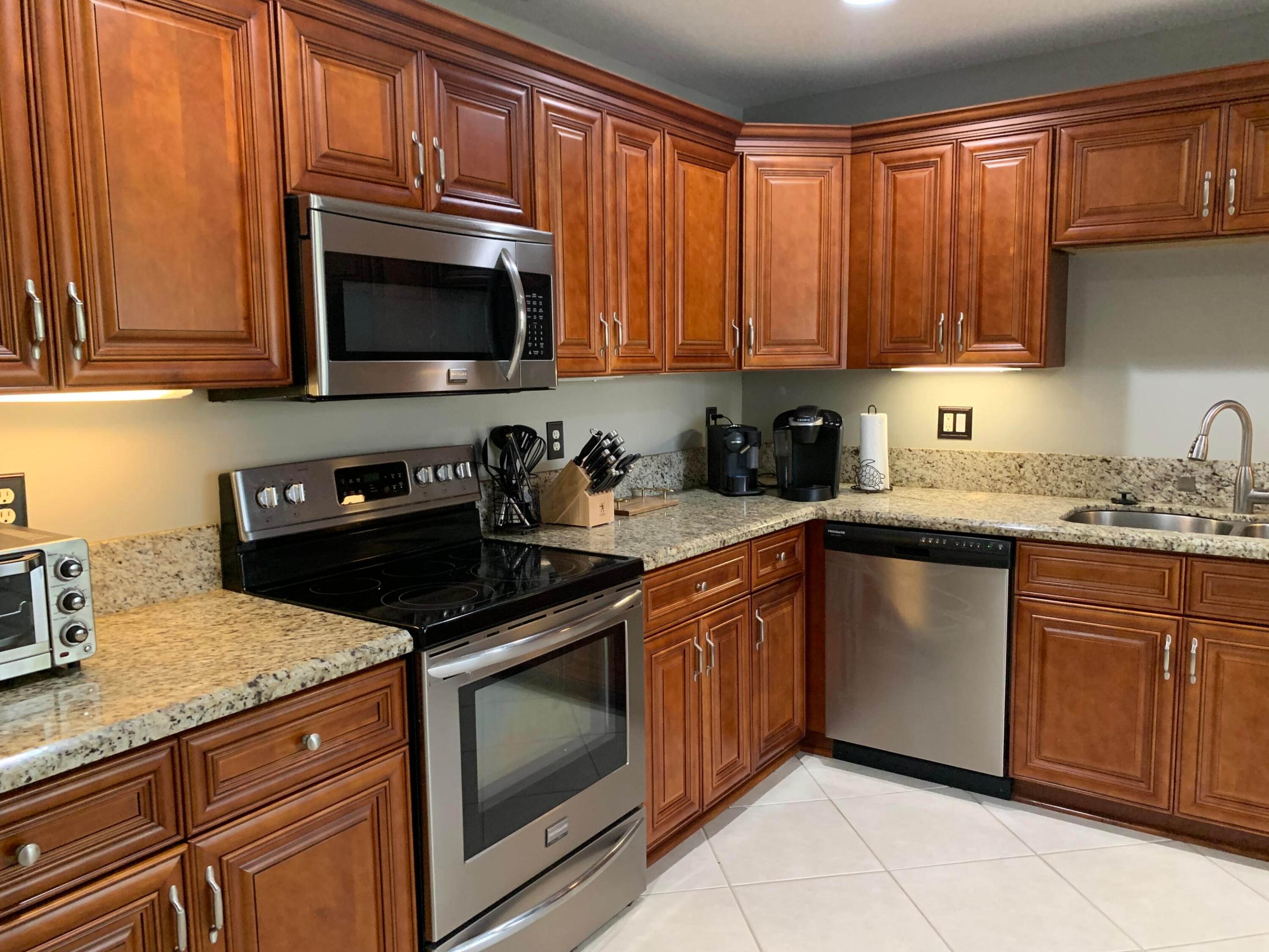 WELLINGTONS EDGE PAR 78 PH 2 - Residential Lease