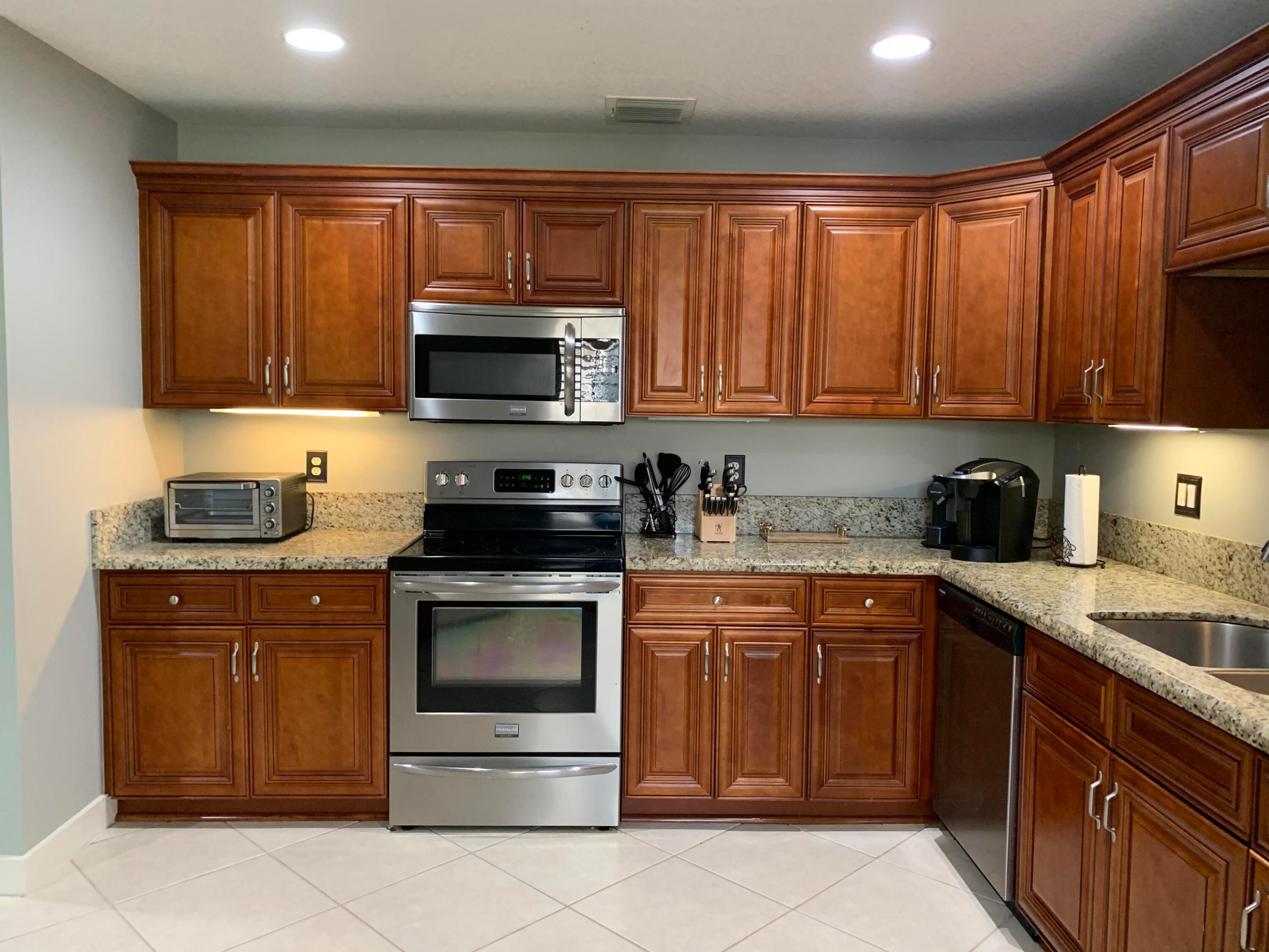 WELLINGTONS EDGE PAR 78 PH 2 - Residential Lease