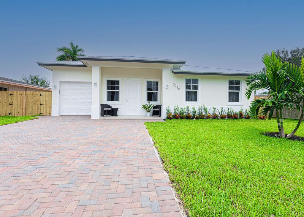 Photo of 3798 Coconut Road, Palm Springs, FL 33461 (MLS # R11122371)