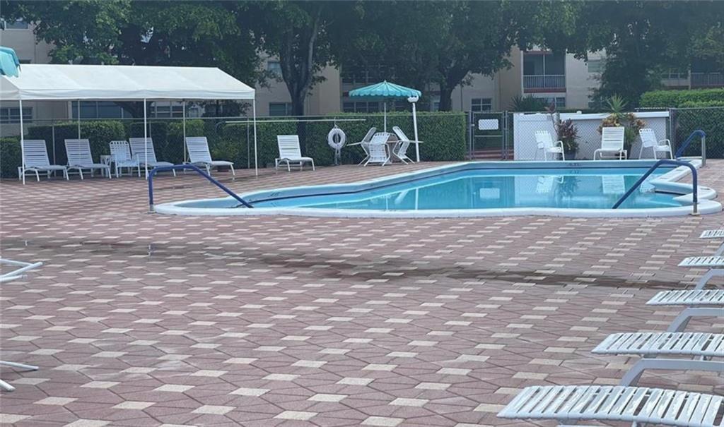 ORIOLE GOLF & TENNIIS 2 - Residential Lease