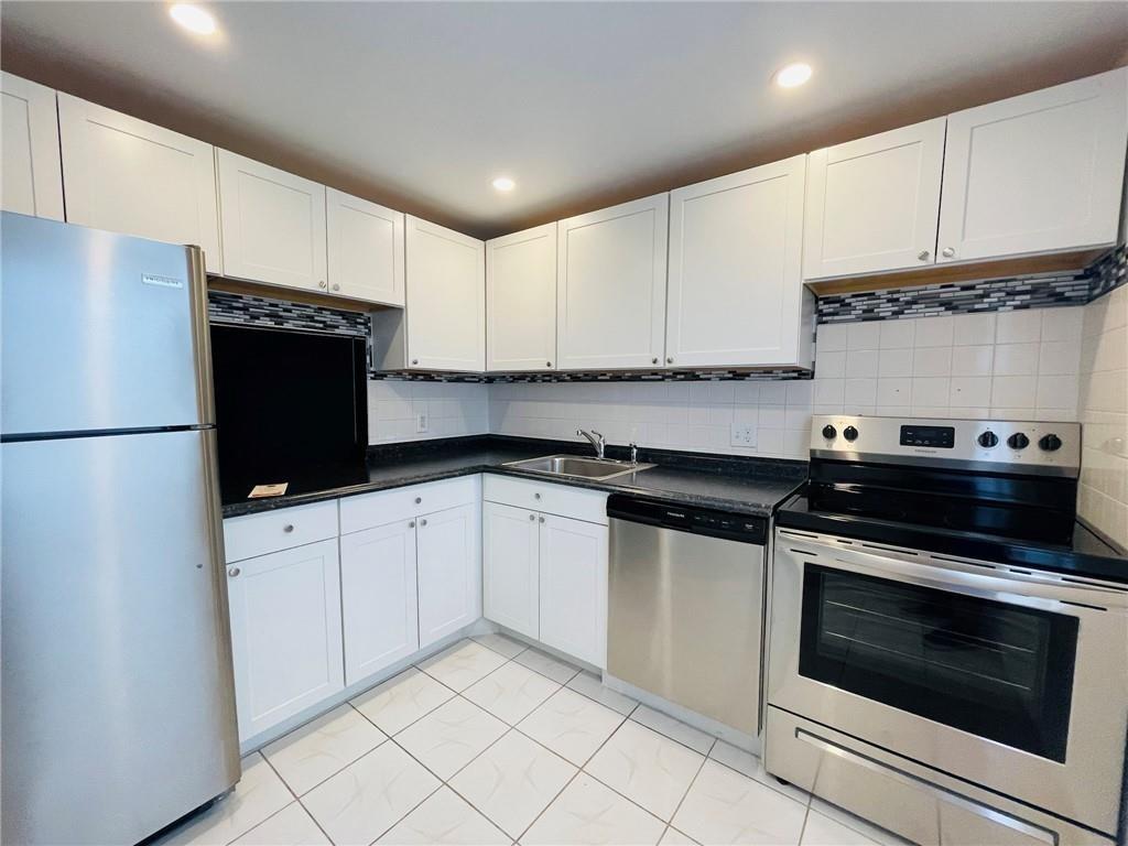 ORIOLE GOLF & TENNIIS 2 - Residential Lease